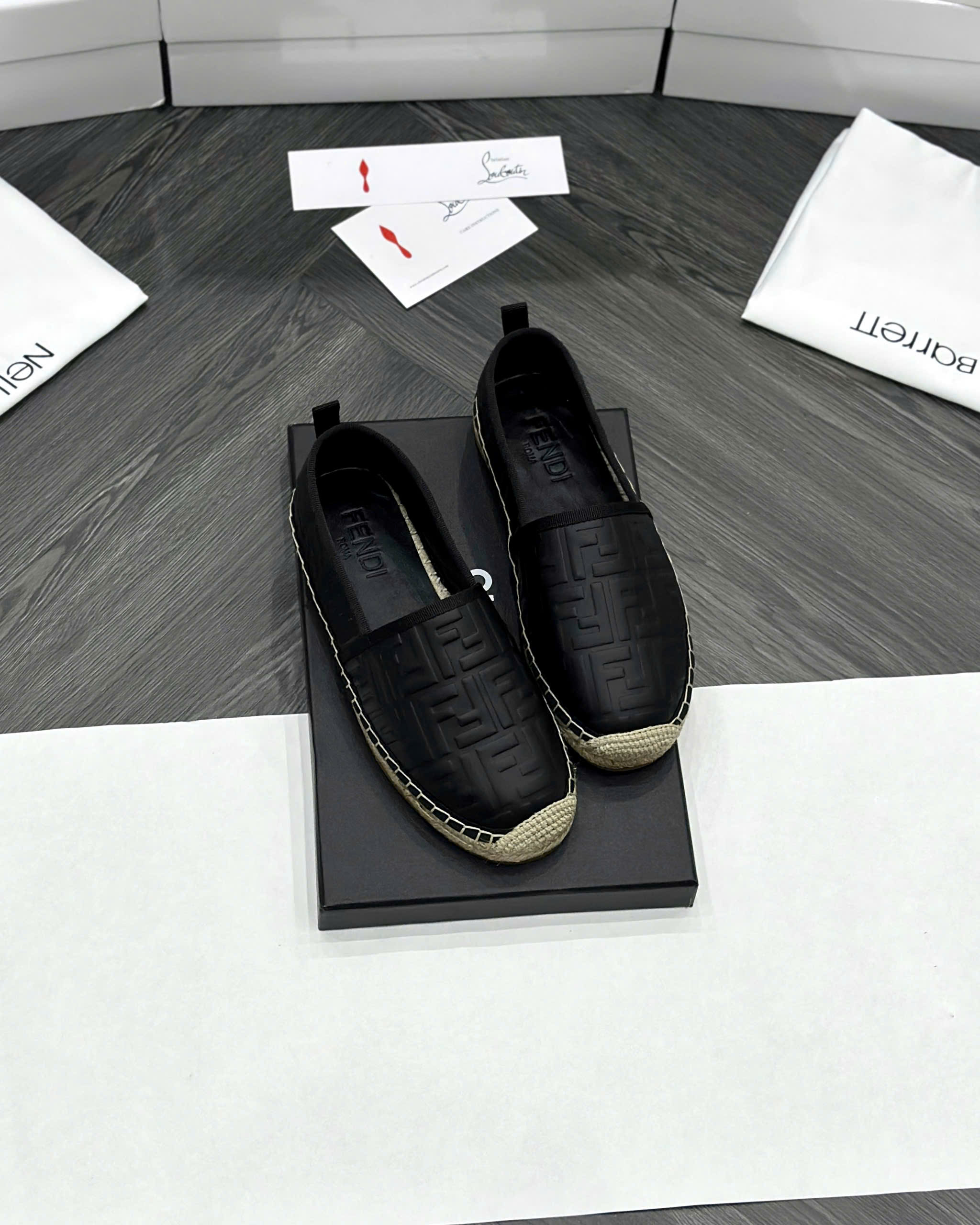 Giày slipon đế cói Fendi FF Đen họa tiết logo chữ dập nổi Like Auth fullbox MVT