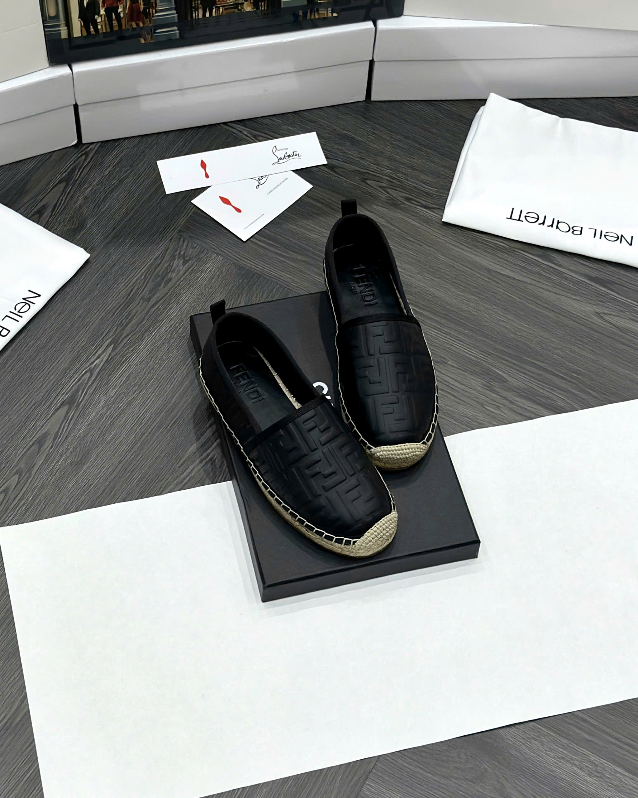 Giày slipon đế cói Fendi FF Đen họa tiết logo chữ dập nổi Like Auth fullbox MVT