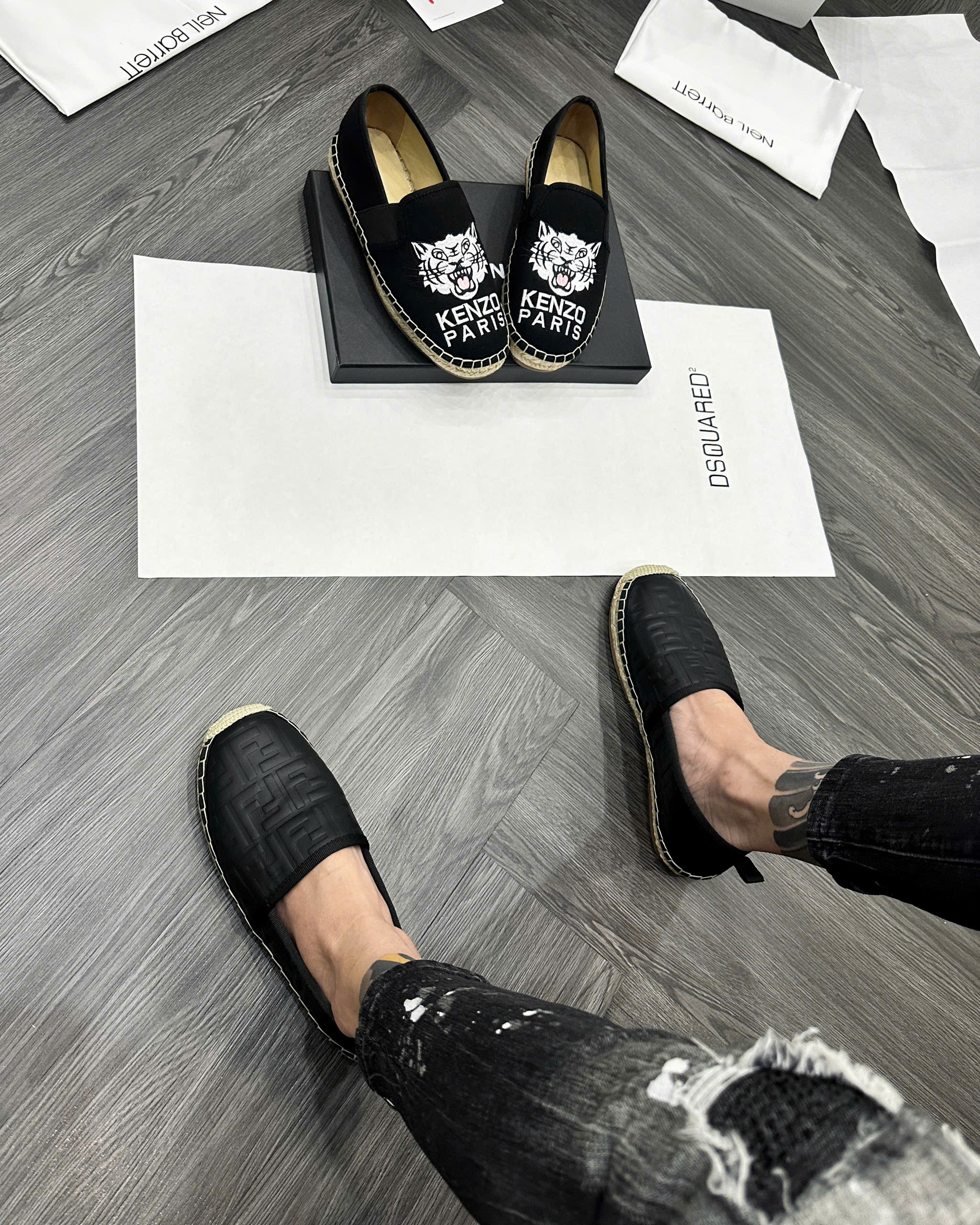 Giày slipon đế cói Fendi FF Đen họa tiết logo chữ dập nổi Like Auth fullbox MVT