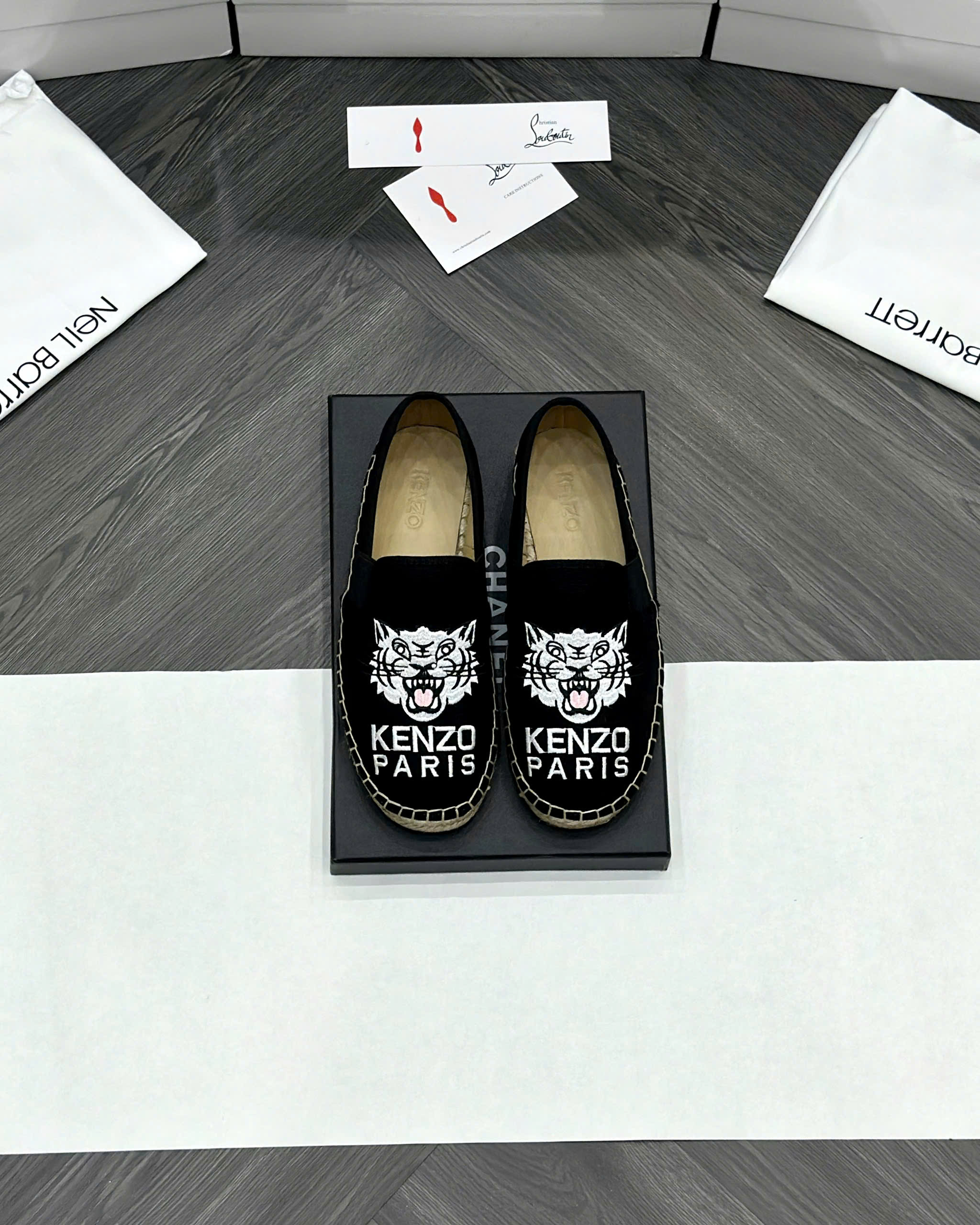 Giày slipon đế cói Kenzo Đen nhung logo mặt Hổ chữ Trắng thêu Like Auth fullbox MVT