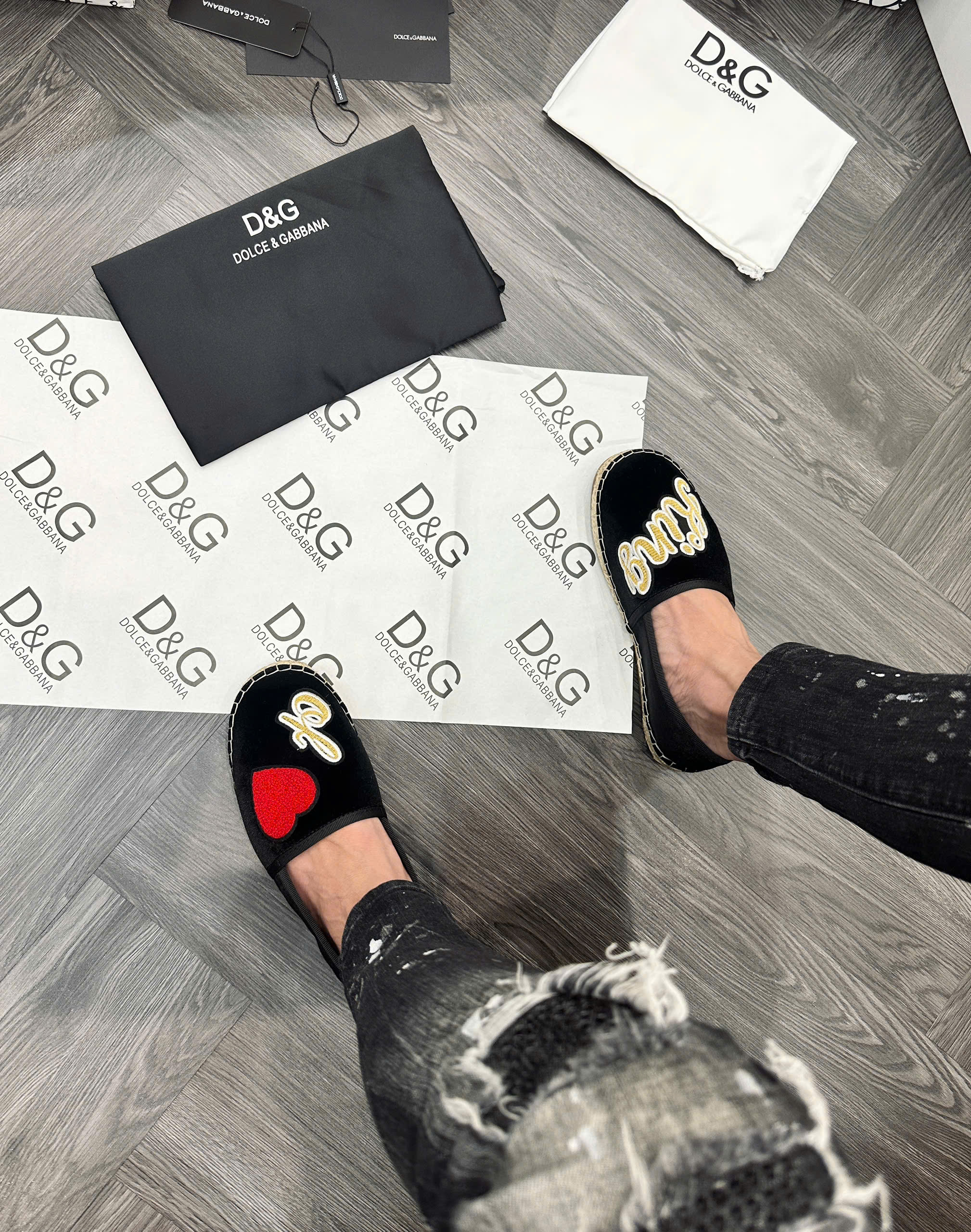 Giày slipon đế cói Dolce Gabbana DG Đen nhung thêu chữ trái tim Like Auth fullbox MVT