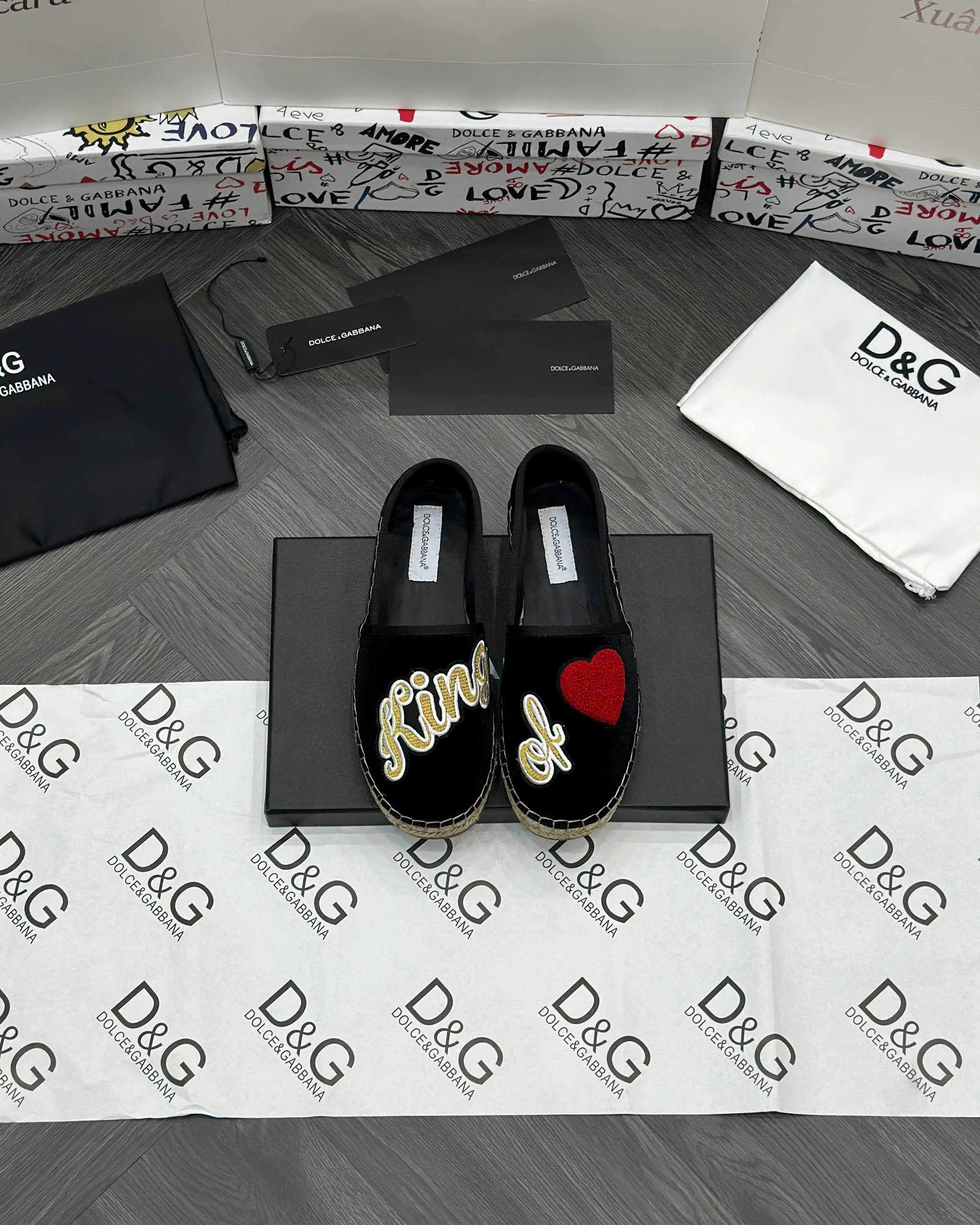 Giày slipon đế cói Dolce Gabbana DG Đen nhung thêu chữ trái tim Like Auth fullbox MVT