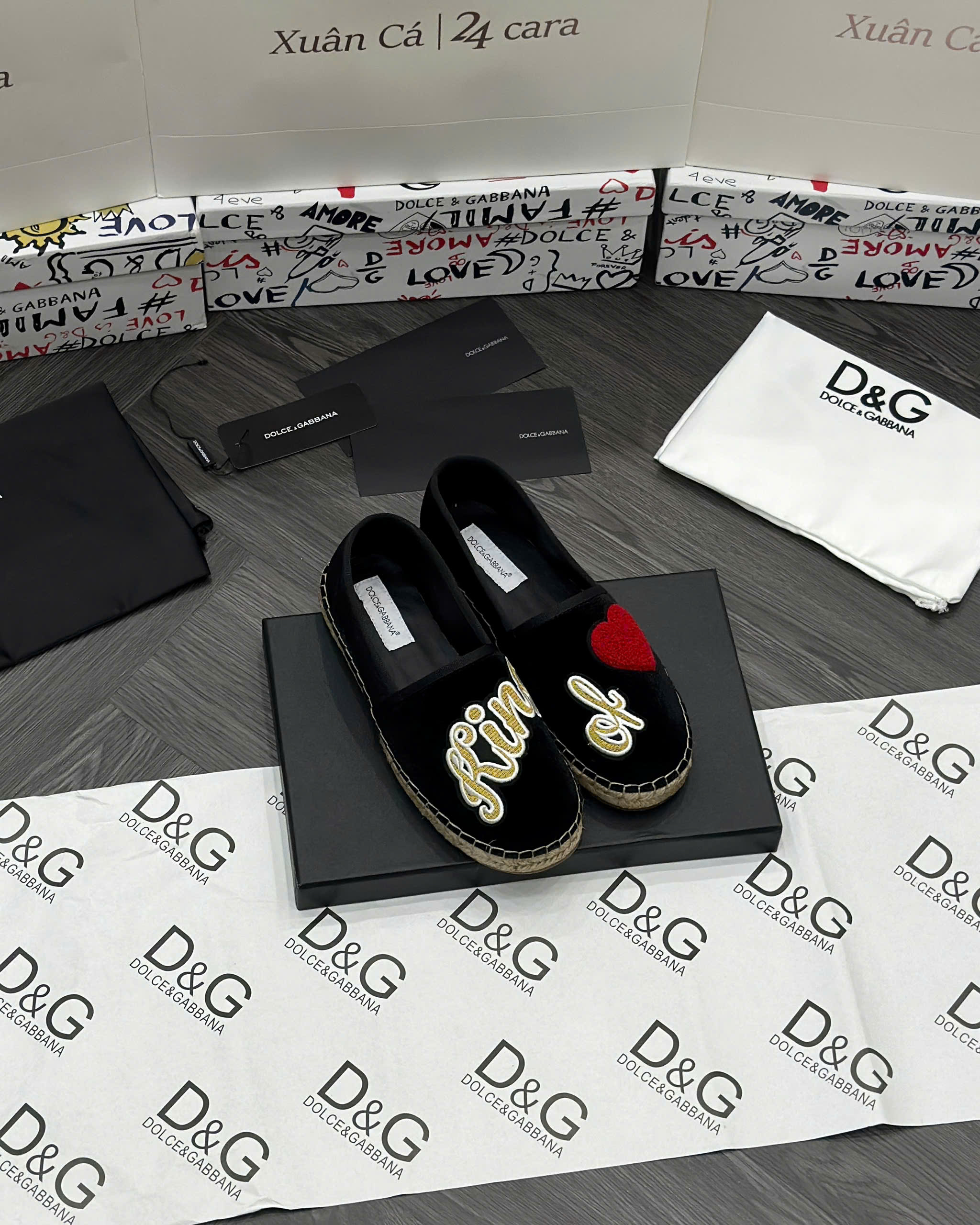 Giày slipon đế cói Dolce Gabbana DG Đen nhung thêu chữ trái tim Like Auth fullbox MVT
