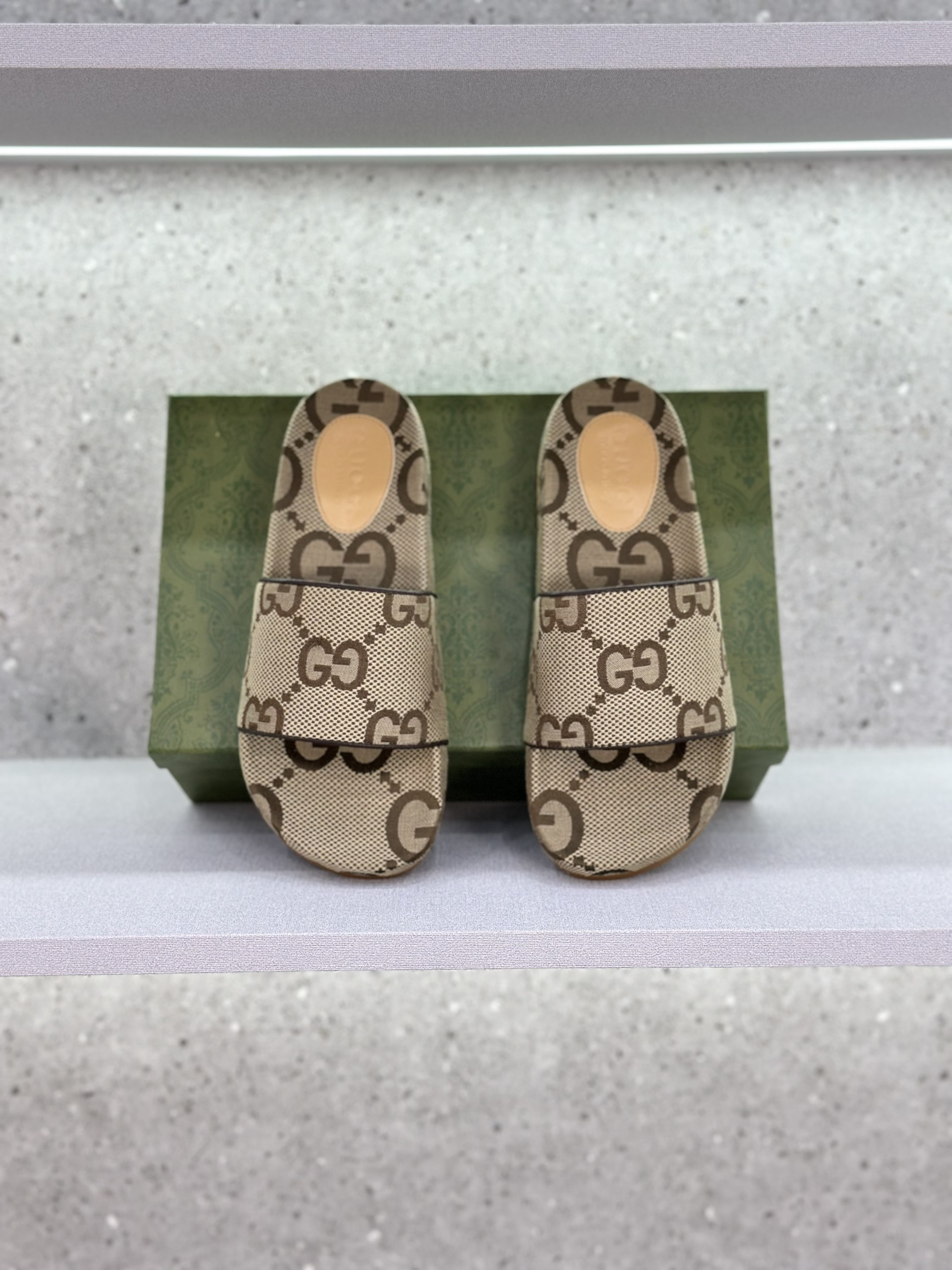Dép lê quai ngang GC vải Nâu họa tiết logo GG to full Like Auth on web fullbox bill thẻ VTN