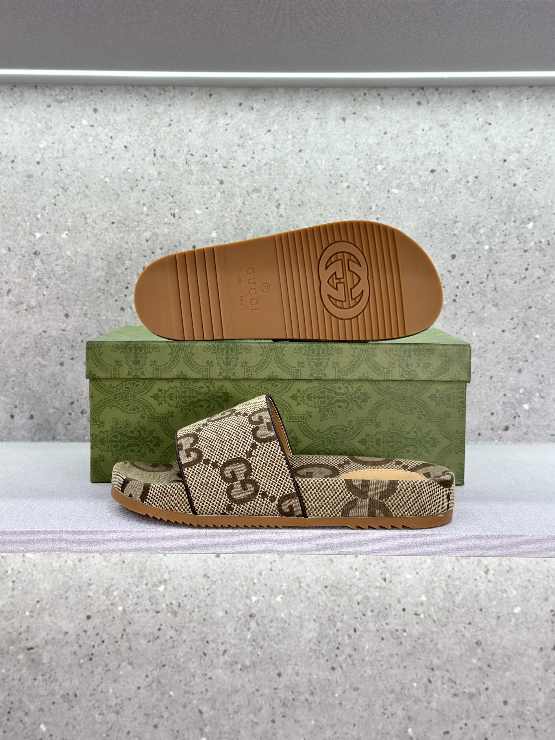 Dép lê quai ngang GC vải Nâu họa tiết logo GG to full Like Auth on web fullbox bill thẻ VTN