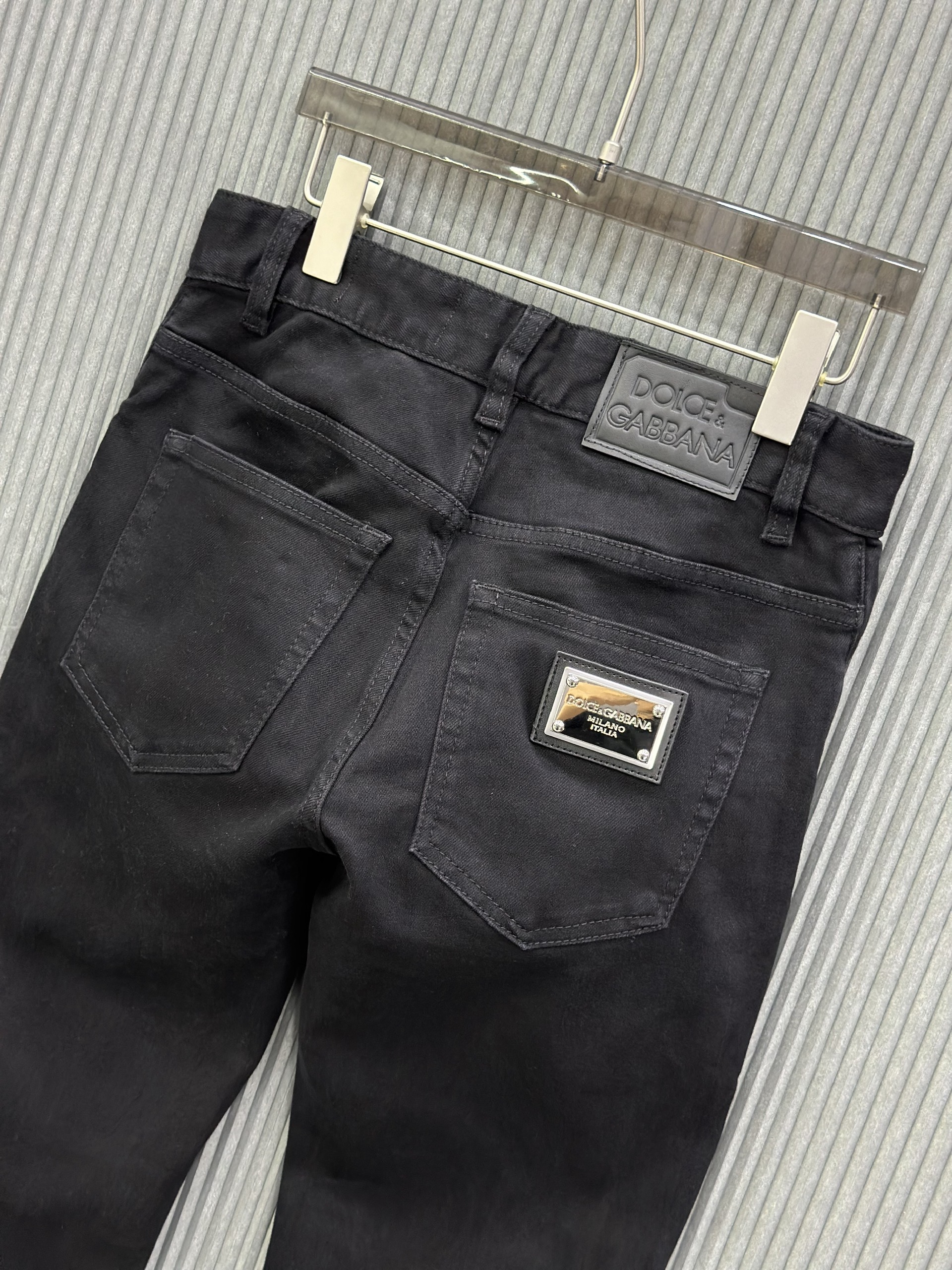 Quần jean Dolce Gabbana DG Đen log tag vuông thêu túi sau Like Auth VTN