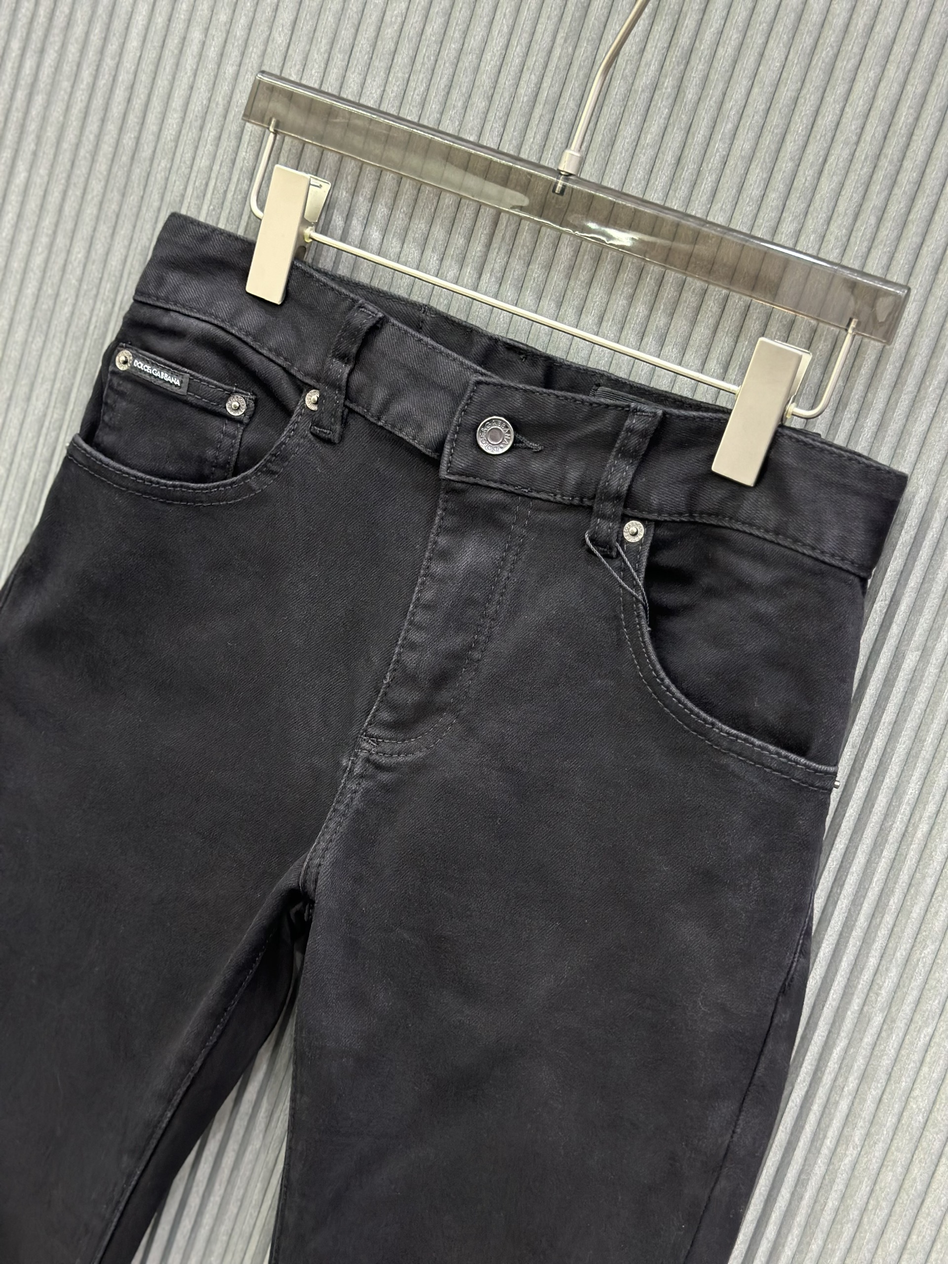 Quần jean Dolce Gabbana DG Đen log tag vuông thêu túi sau Like Auth VTN