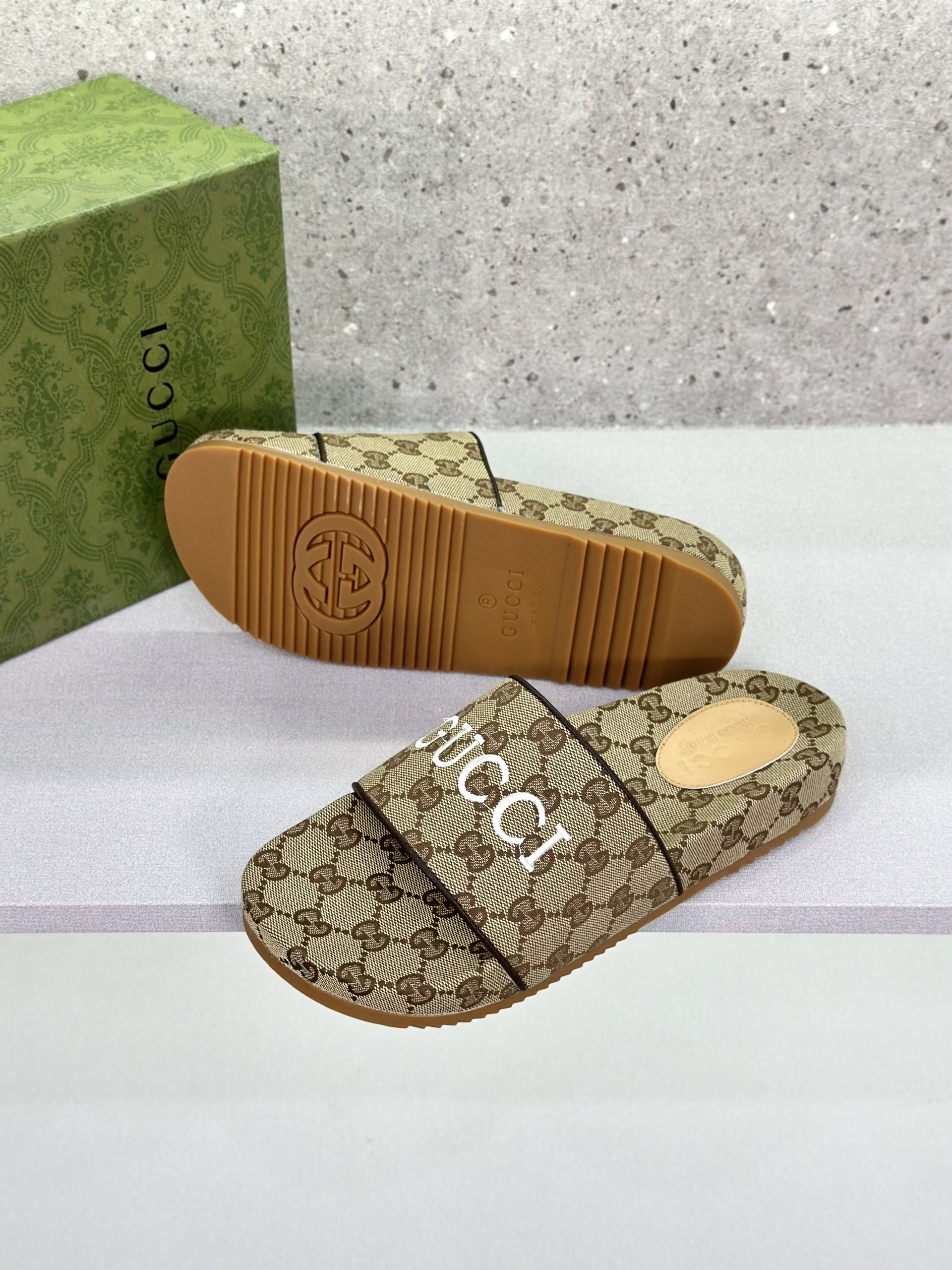 Dép lê quai ngang Gucci GC vải Nâu họa tiết logo GG nhỏ full phối chữ Trắng thêu Like Auth on web fullbox bill thẻ VTN