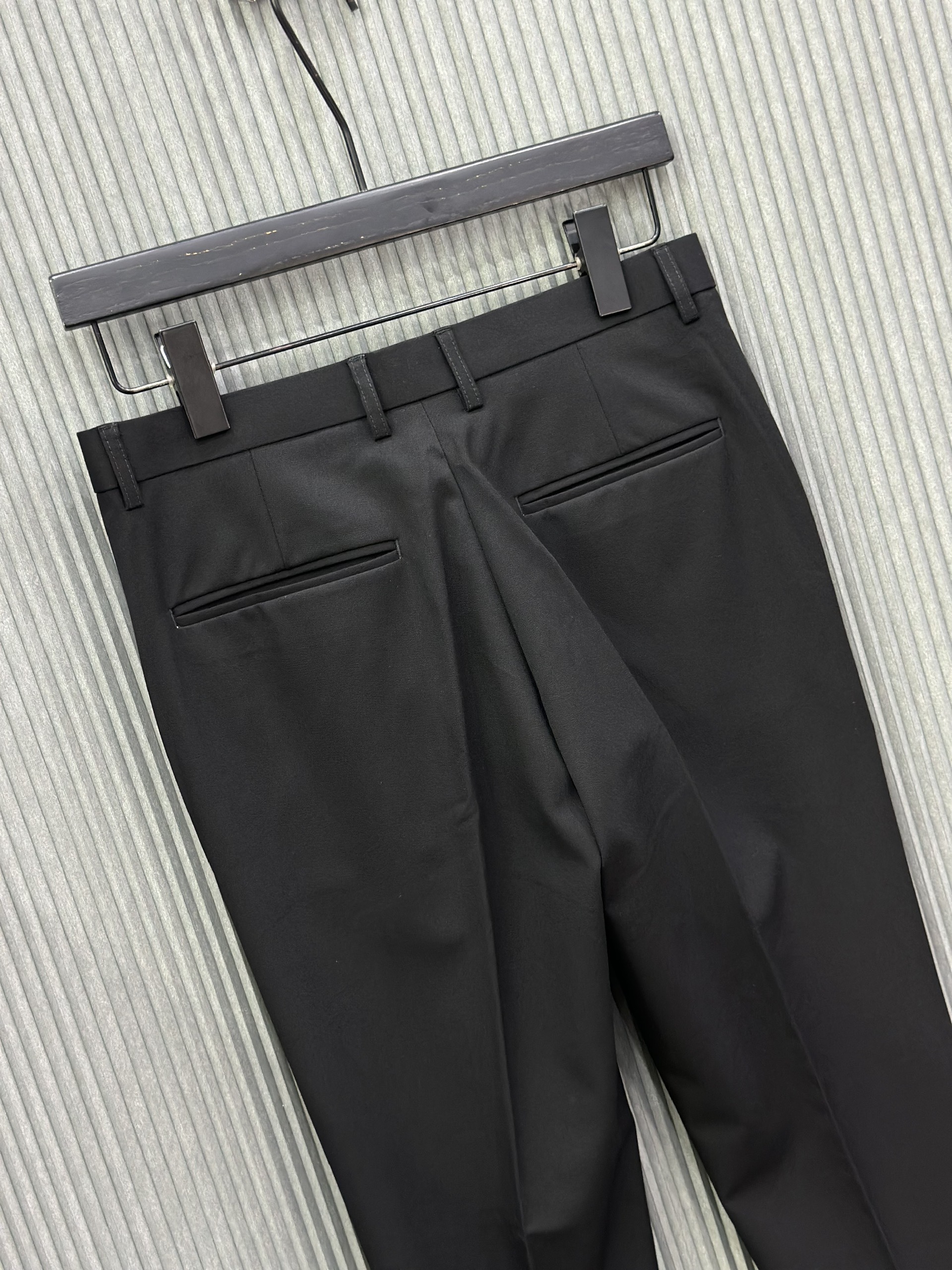 Quần tây, âu Dior CD Đen logo Ong Trắng thêu Like Auth VTN