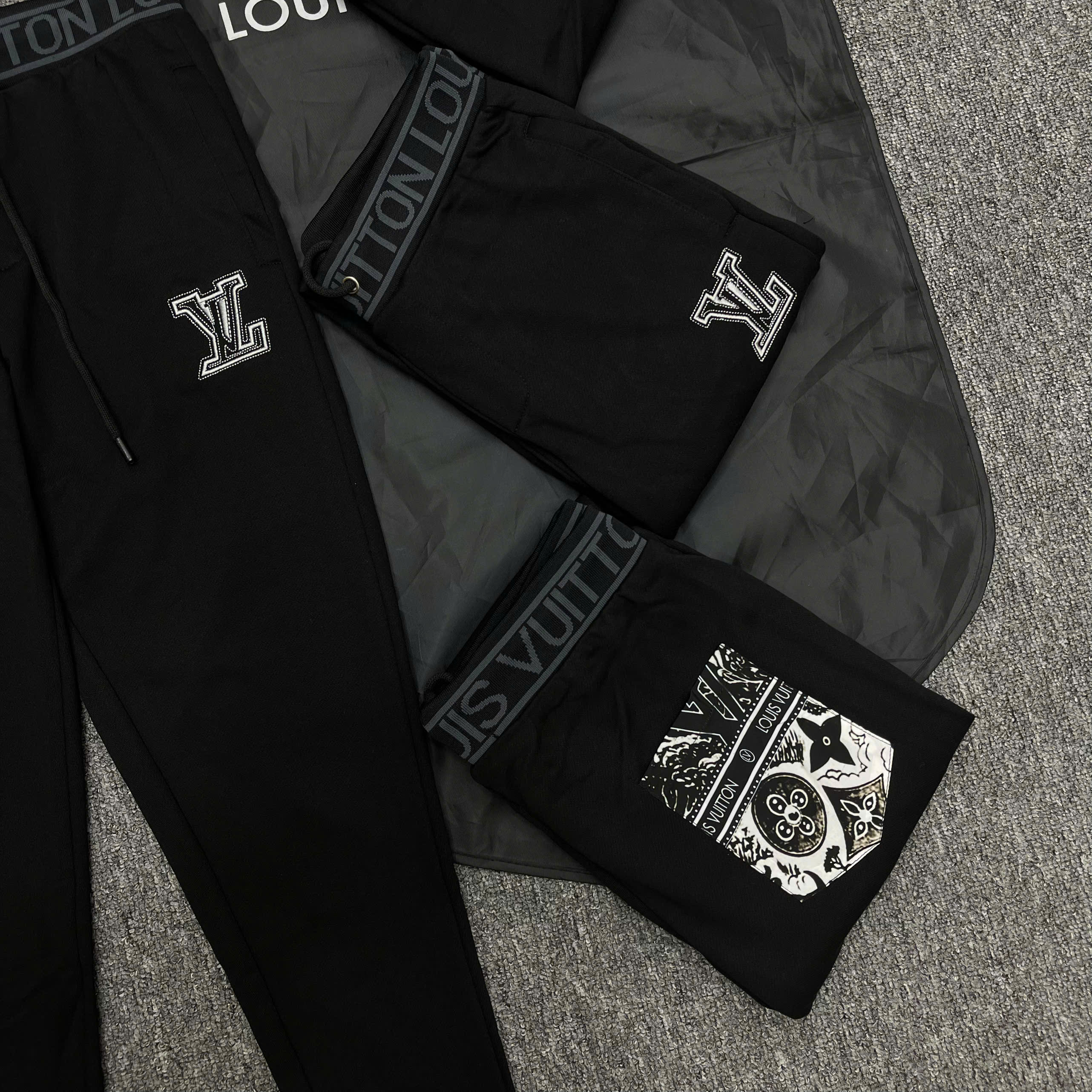 Quần jogger nỉ Louis Vuitton LV Đen logo chữ cạp đùi họa tiết túi sau Like Auth NV