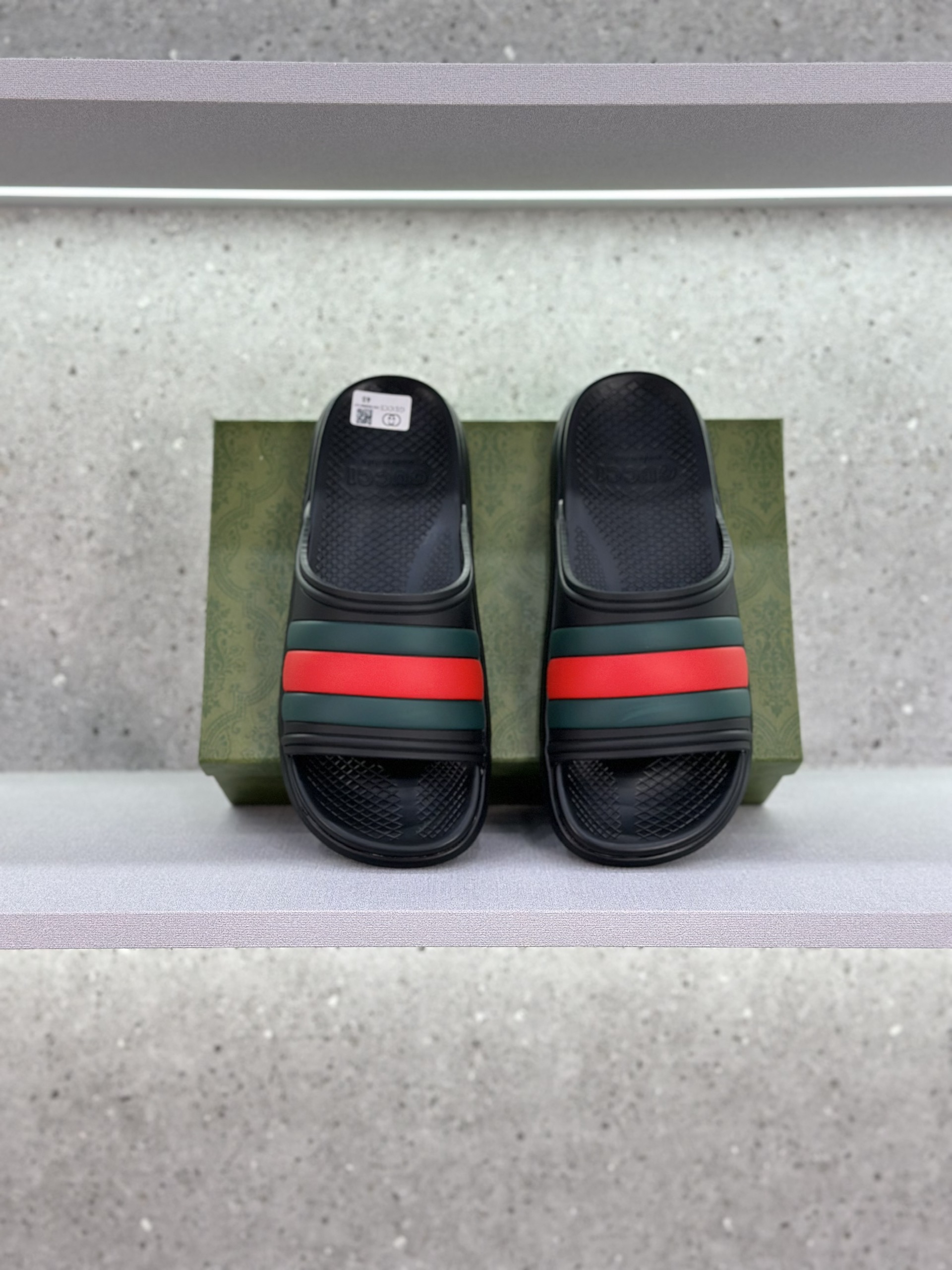 Dép lê quai ngang Gucci GC Đen phối kẻ sọc Xanh Đỏ Like Auth on web fullbox bill thẻ VTN