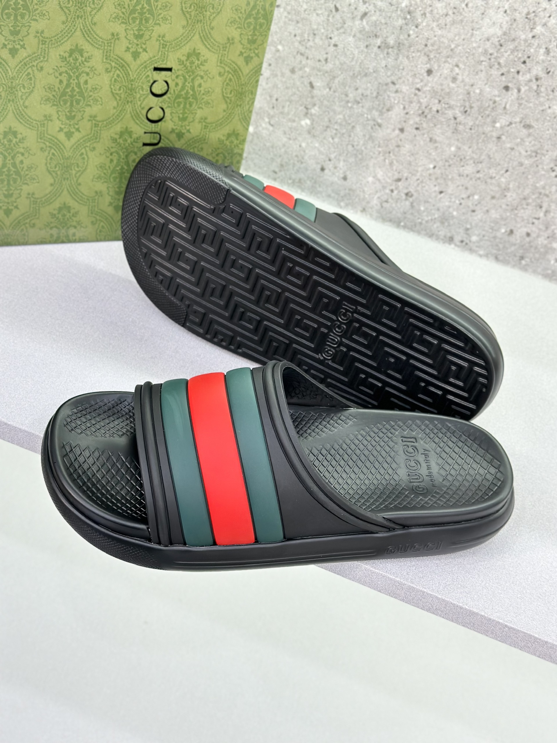 Dép lê quai ngang Gucci GC Đen phối kẻ sọc Xanh Đỏ Like Auth on web fullbox bill thẻ VTN