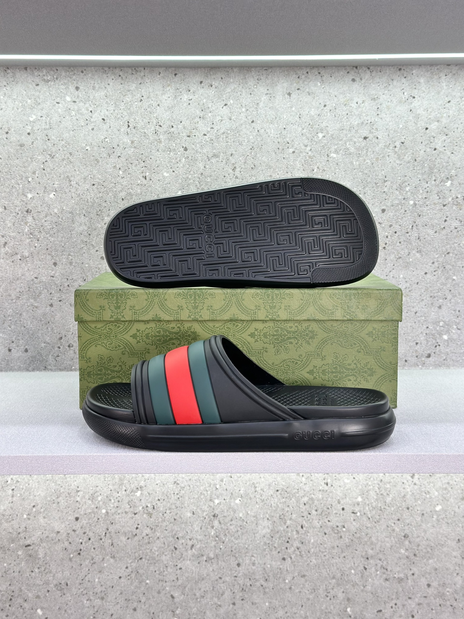 Dép lê quai ngang Gucci GC Đen phối kẻ sọc Xanh Đỏ Like Auth on web fullbox bill thẻ VTN
