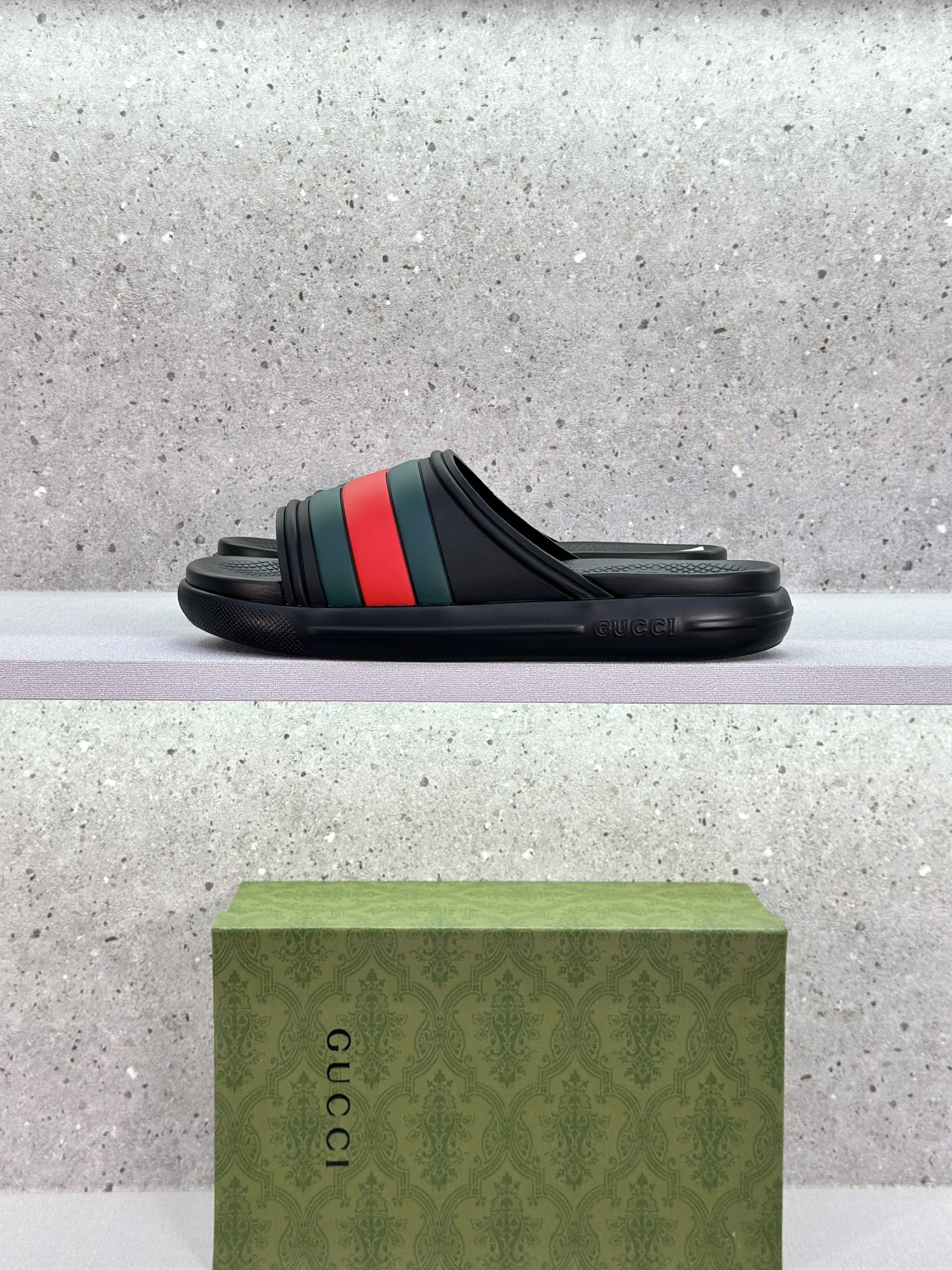 Dép lê quai ngang Gucci GC Đen phối kẻ sọc Xanh Đỏ Like Auth on web fullbox bill thẻ VTN