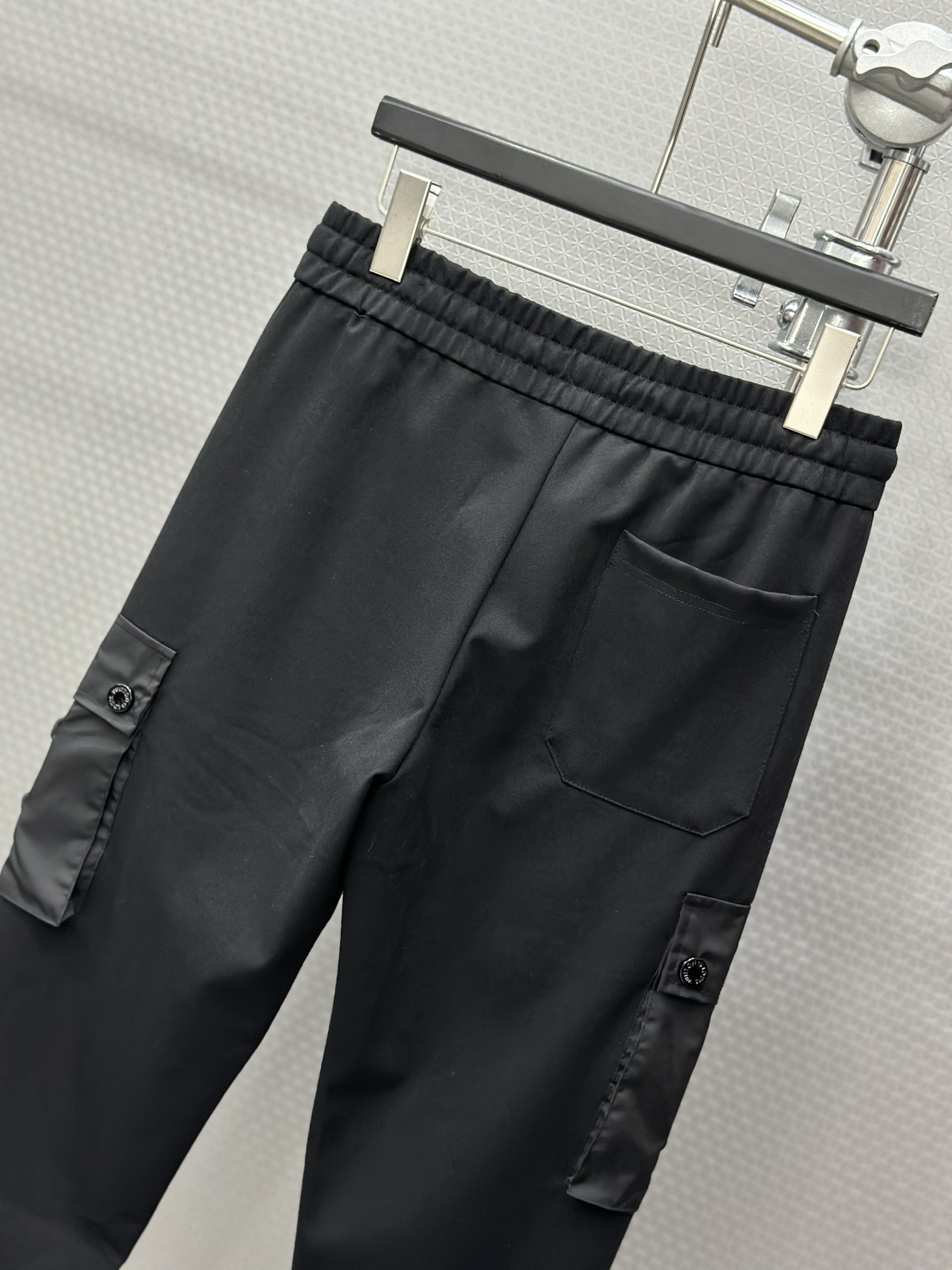 Quần nỉ dài Louis Vuitton LV Đen túi hộp đùi logo chữ dây Like Auth VTN