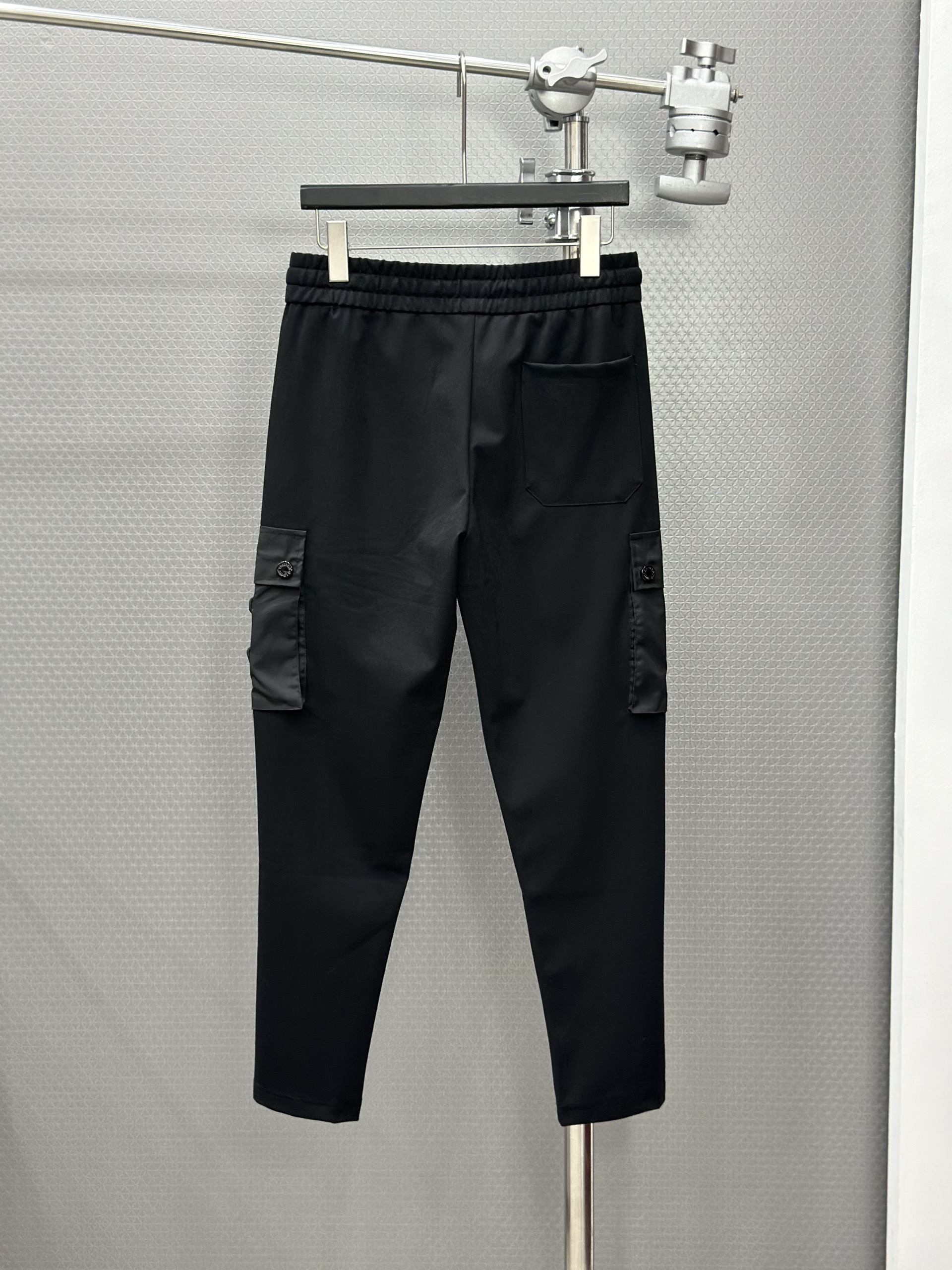 Quần nỉ dài Louis Vuitton LV Đen túi hộp đùi logo chữ dây Like Auth VTN