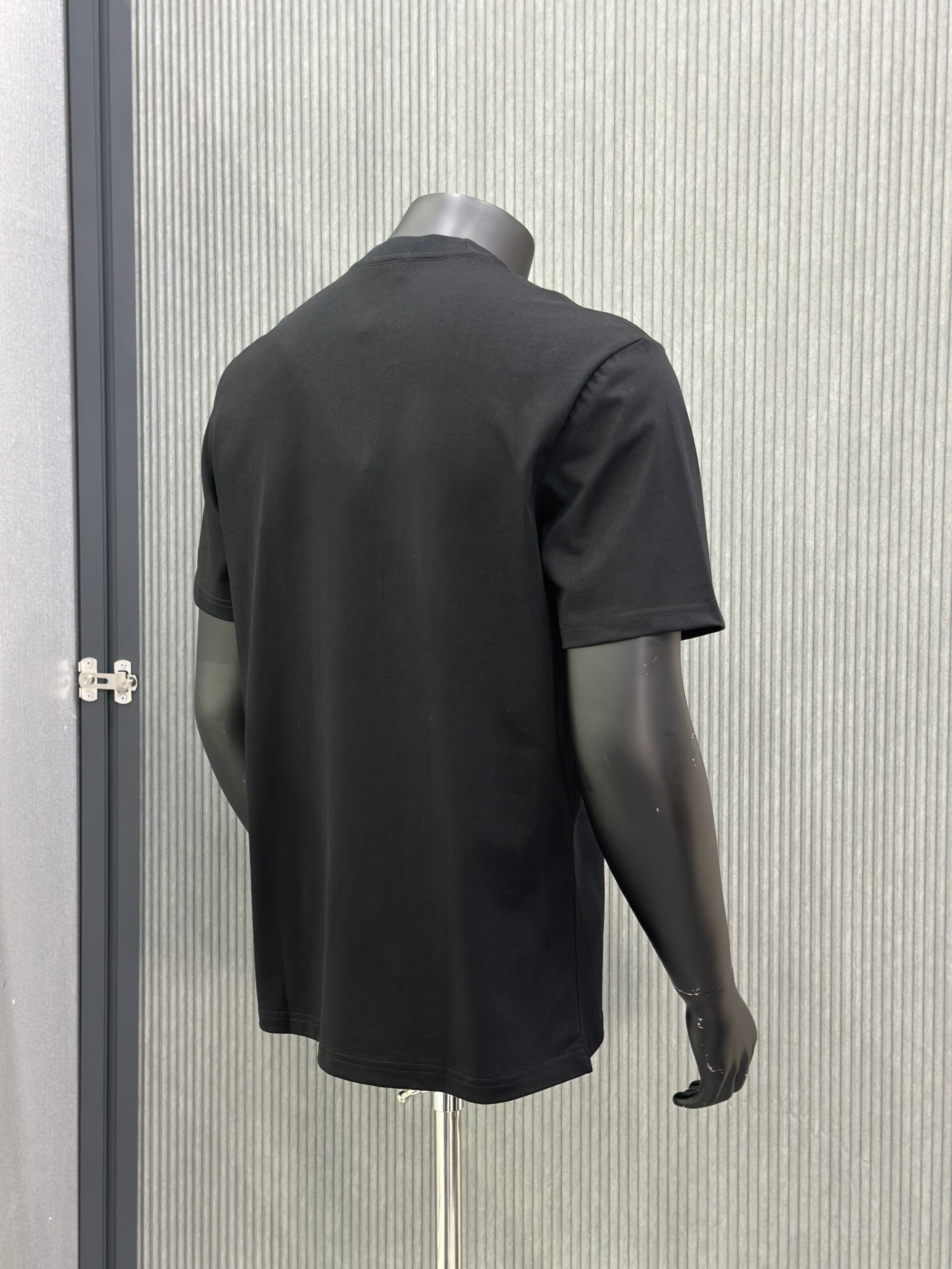 Áo phông T-shirt Gucci GC Đen logo chữ thêu ngực Like Auth VTN