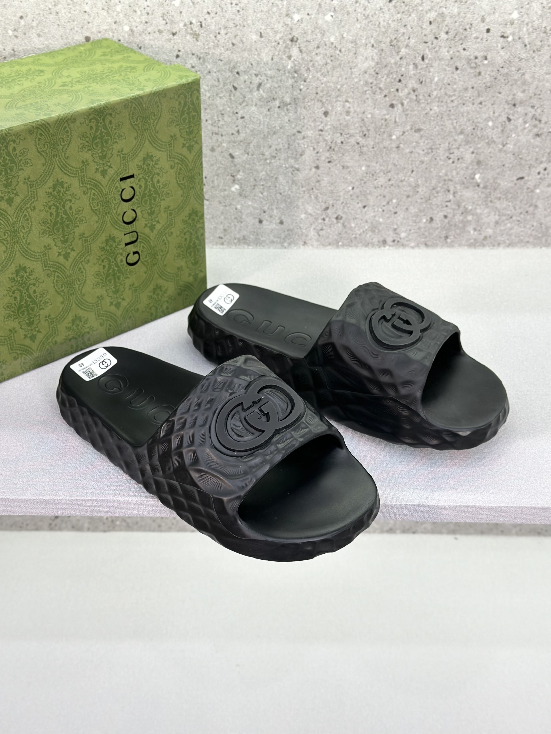 Dép lê quai ngang Gucci GC Đen sần logo GG nổi Like Auth on web fullbox bill thẻ VTN