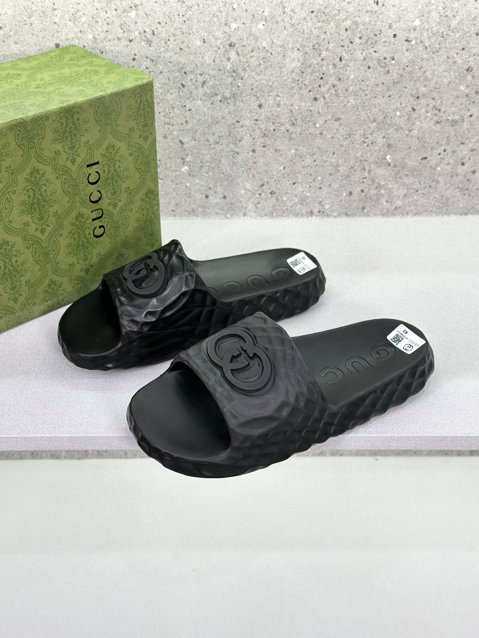 Dép lê quai ngang Gucci GC Đen sần logo GG nổi Like Auth on web fullbox bill thẻ VTN