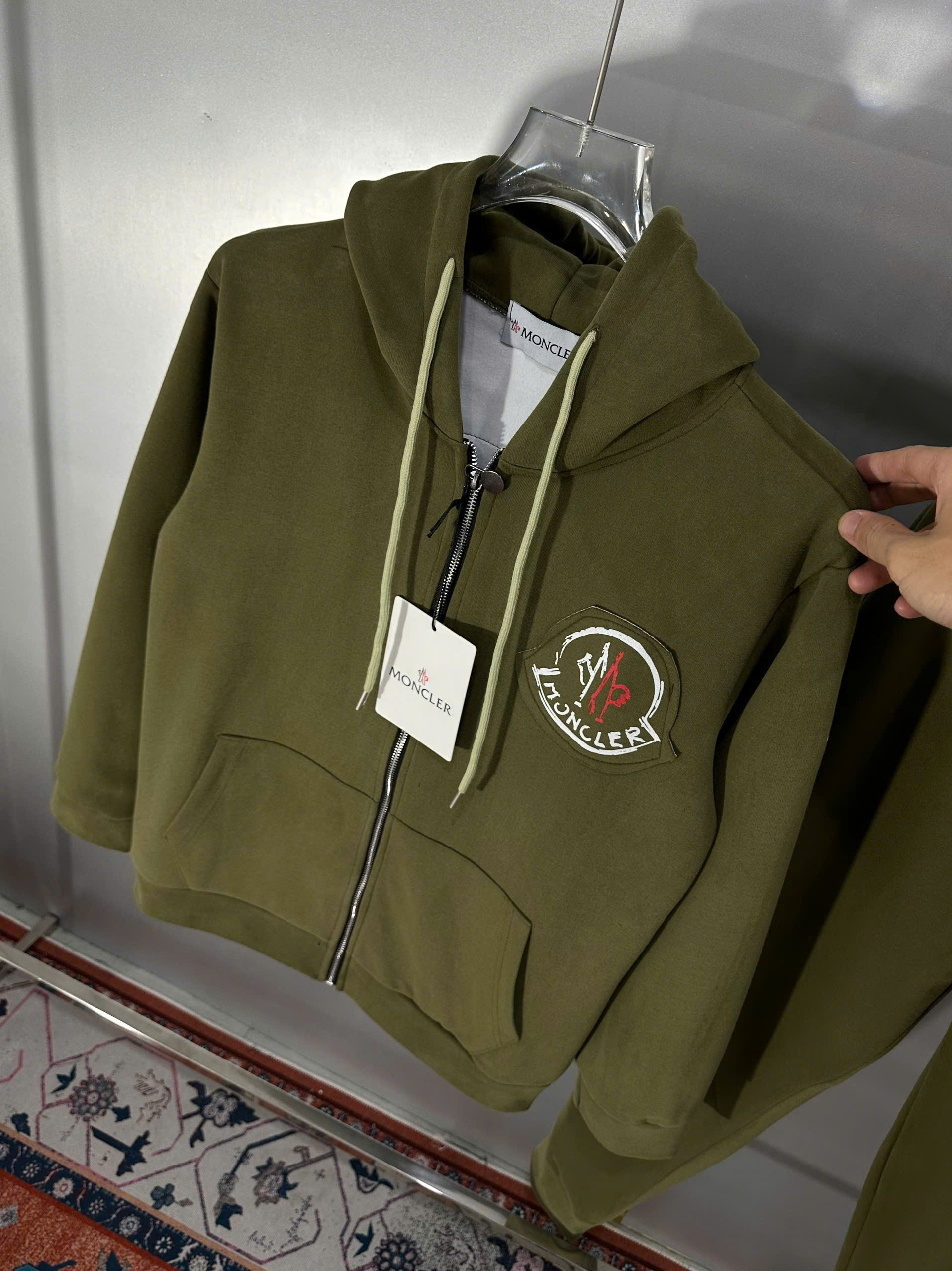 Bộ, set thu đông hoodie kéo khóa Moncler M logo tròn thêu Like Auth NV