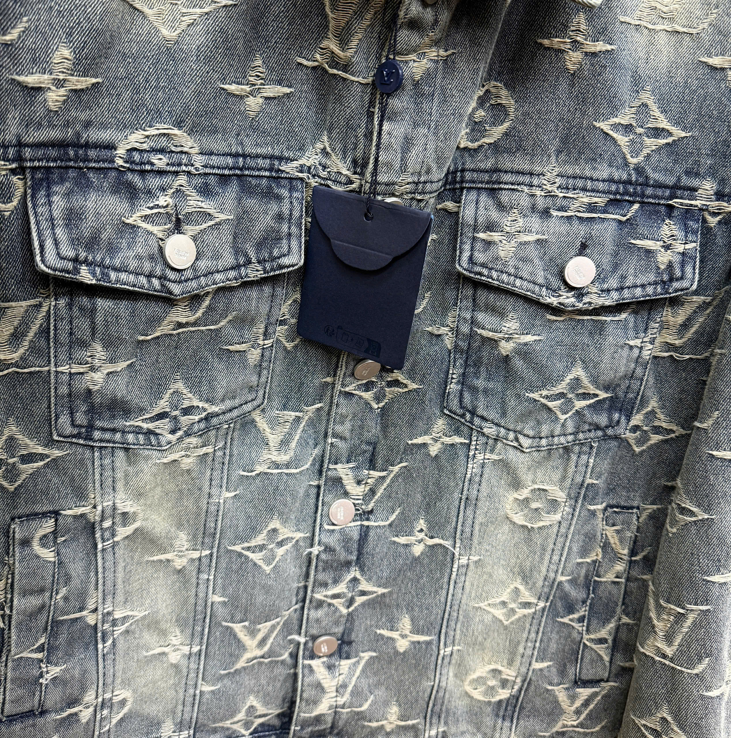 Áo khoác denim jacket Louis Vuitton LV Xanh loang họa tiết hoa vân logo rách mài Like Auth CD