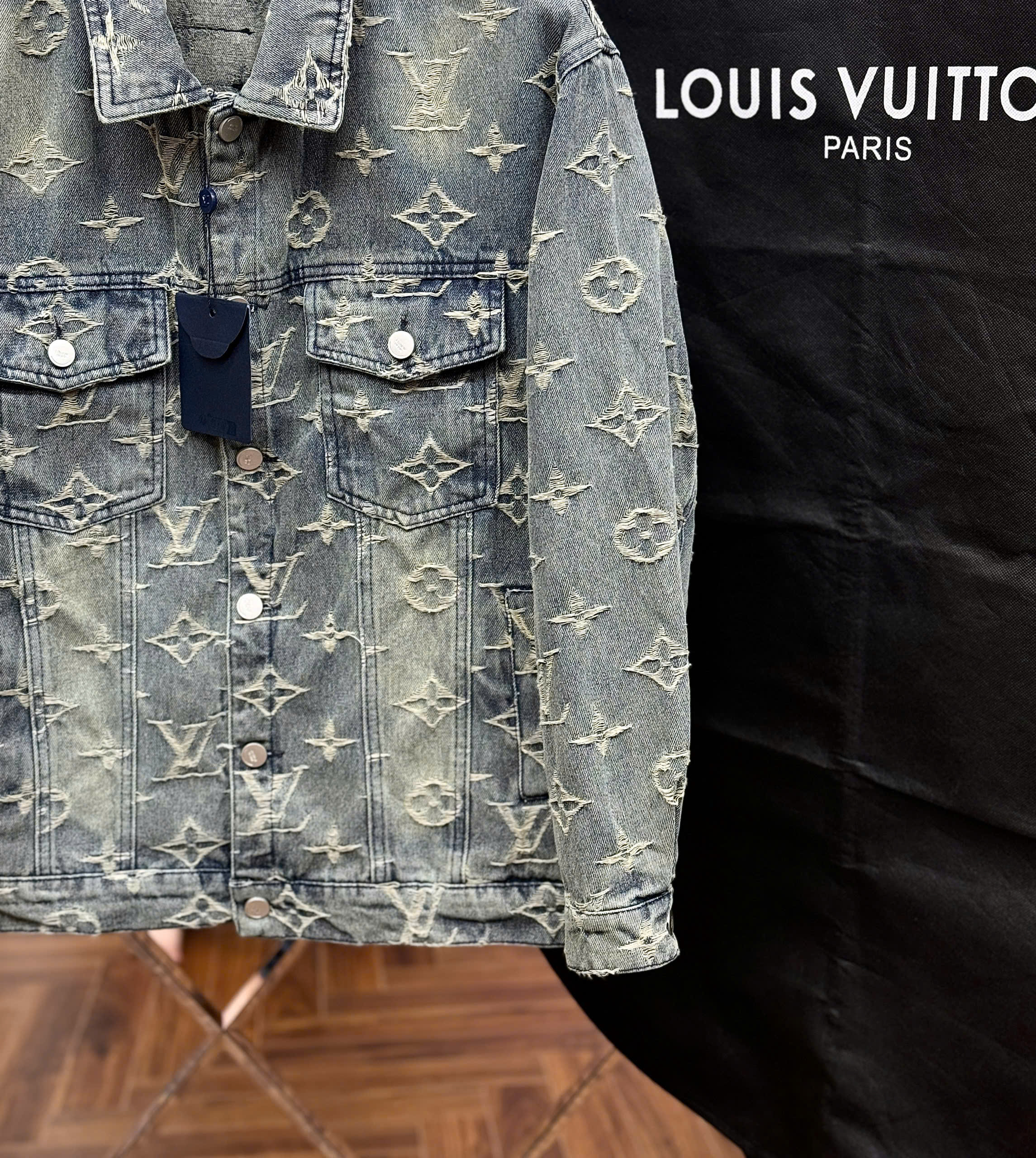 Áo khoác denim jacket Louis Vuitton LV Xanh loang họa tiết hoa vân logo rách mài Like Auth CD