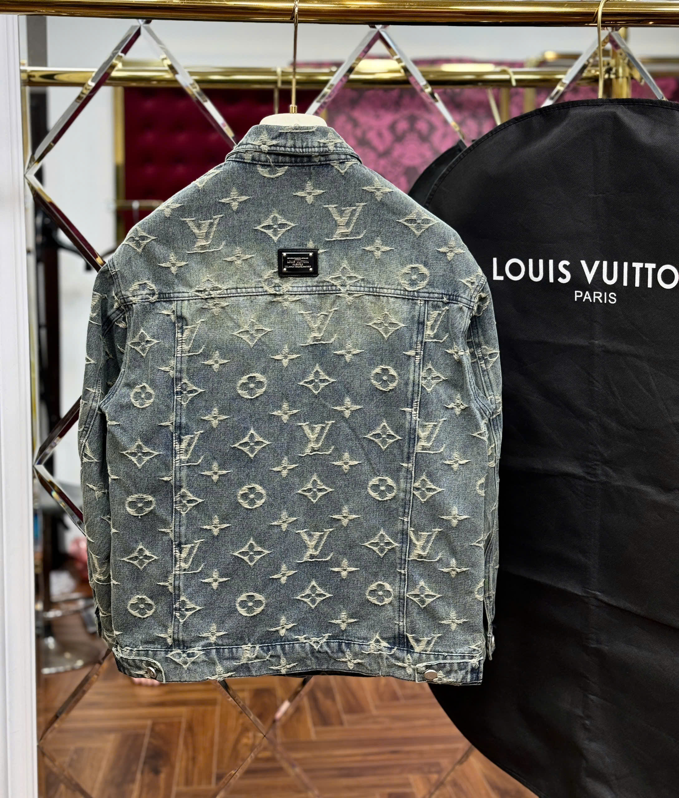 Áo khoác denim jacket Louis Vuitton LV Xanh loang họa tiết hoa vân logo rách mài Like Auth CD