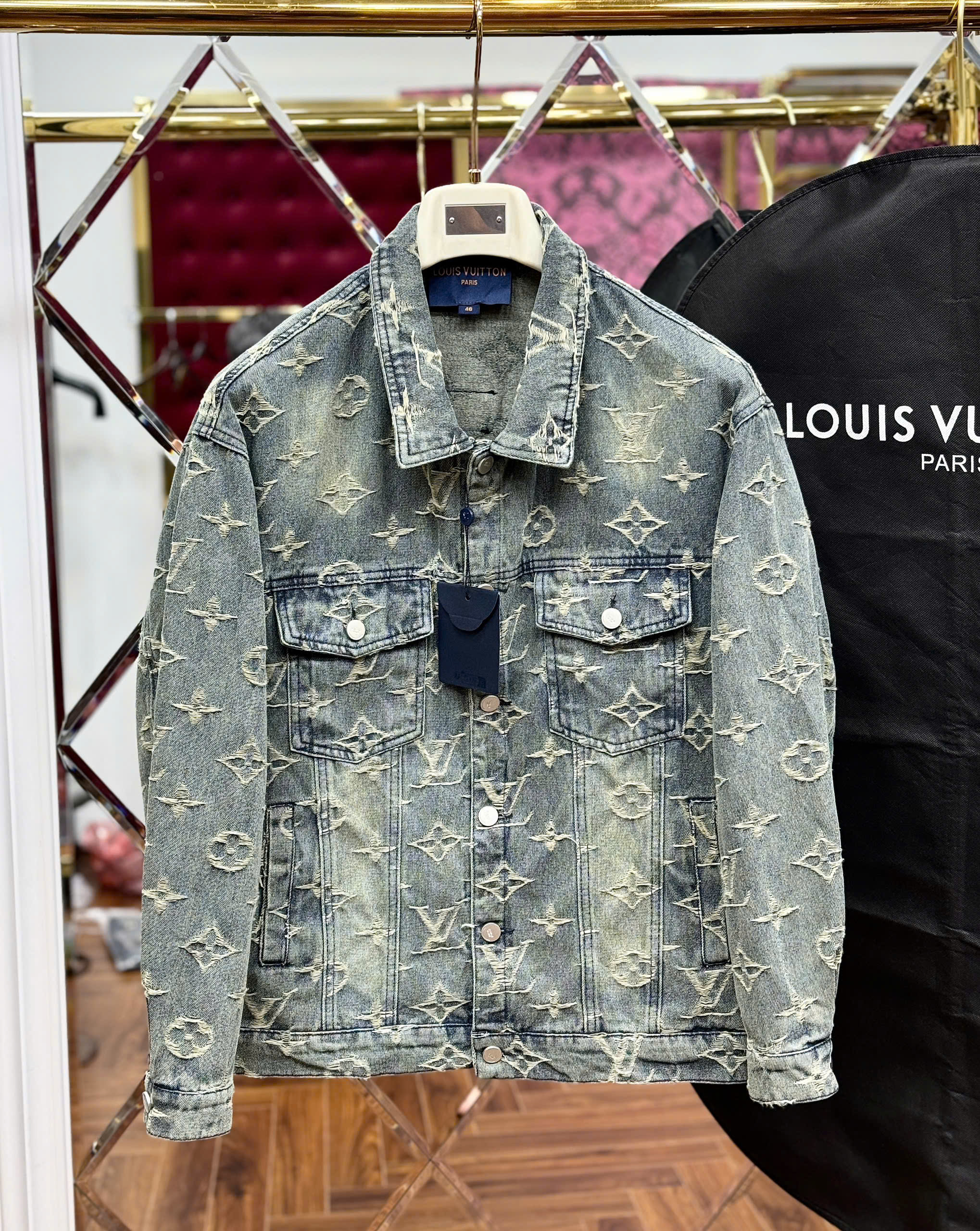 Áo khoác denim jacket Louis Vuitton LV Xanh loang họa tiết hoa vân logo rách mài Like Auth CD