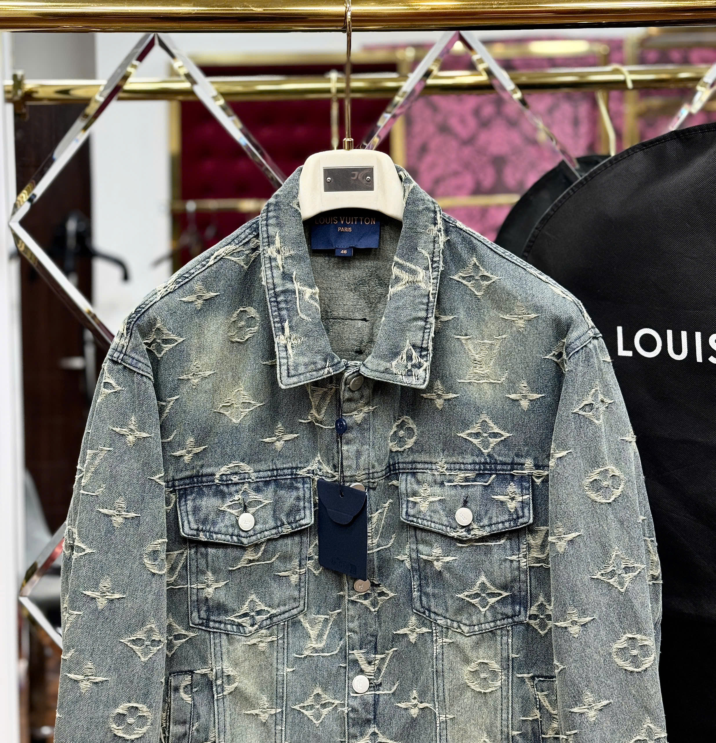 Áo khoác denim jacket Louis Vuitton LV Xanh loang họa tiết hoa vân logo rách mài Like Auth CD