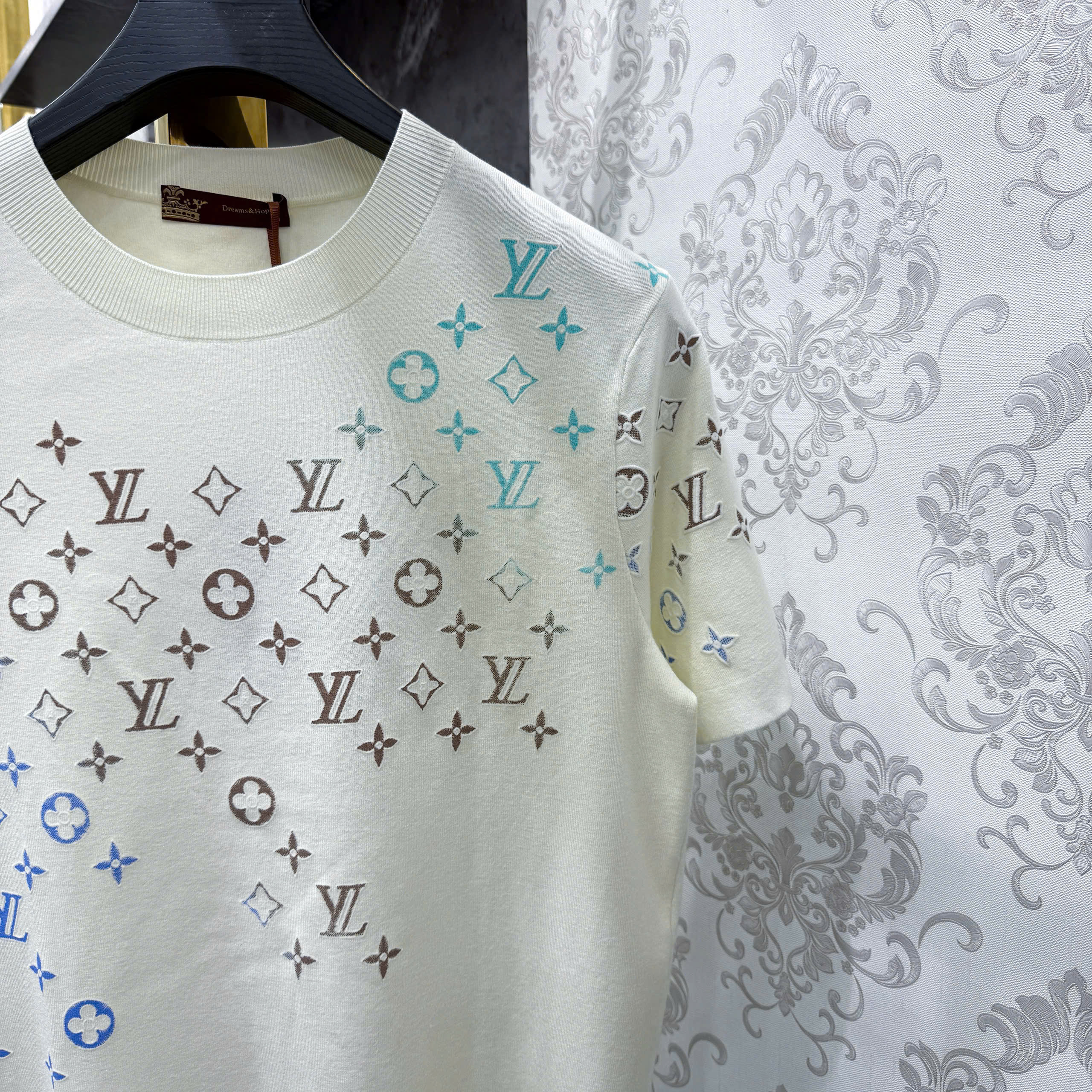 Áo phông T-shirt len Louis Vuitton LV họa tiết màu sắc thêu Like Auth MK