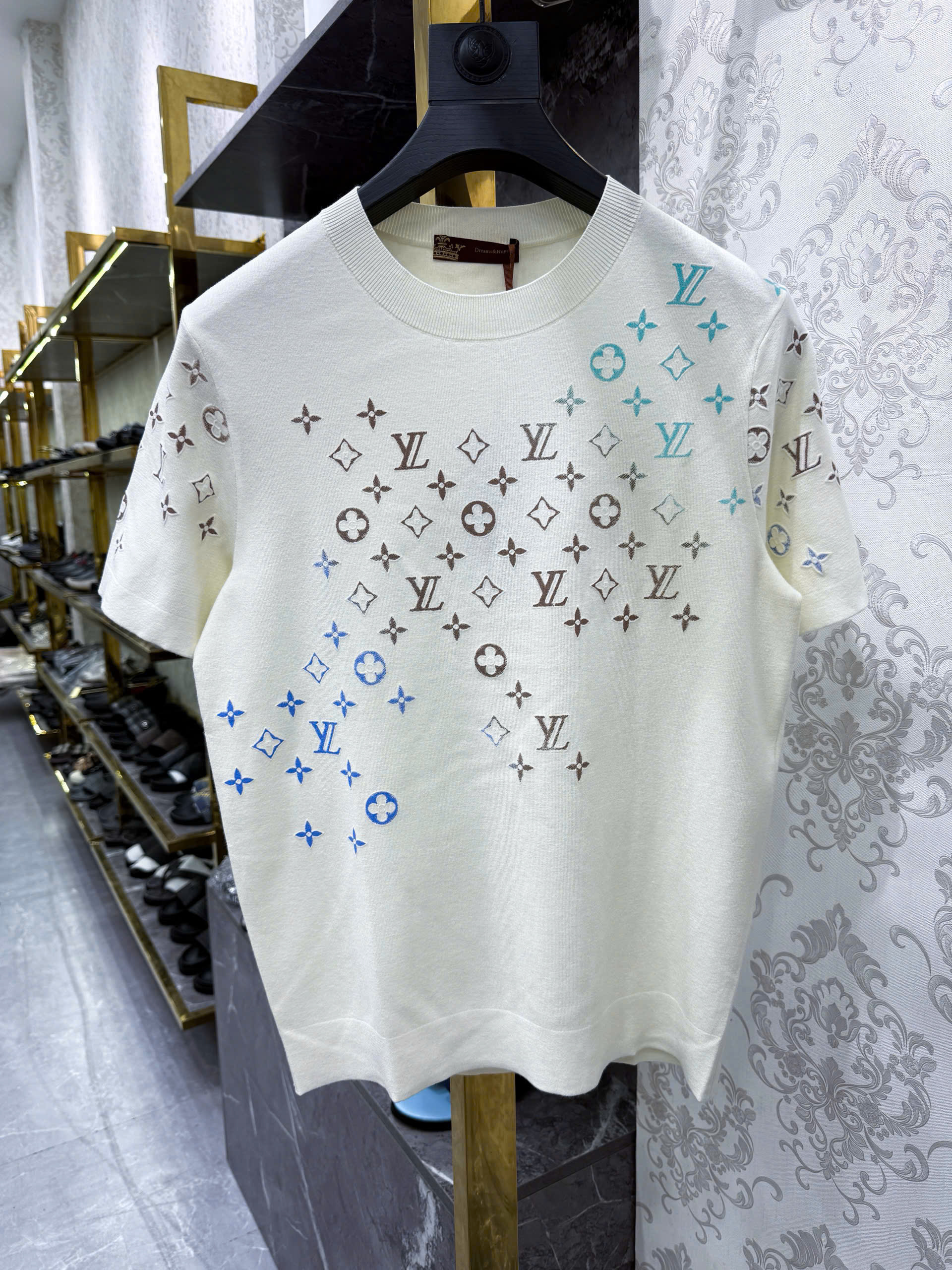 Áo phông T-shirt len Louis Vuitton LV họa tiết màu sắc thêu Like Auth MK