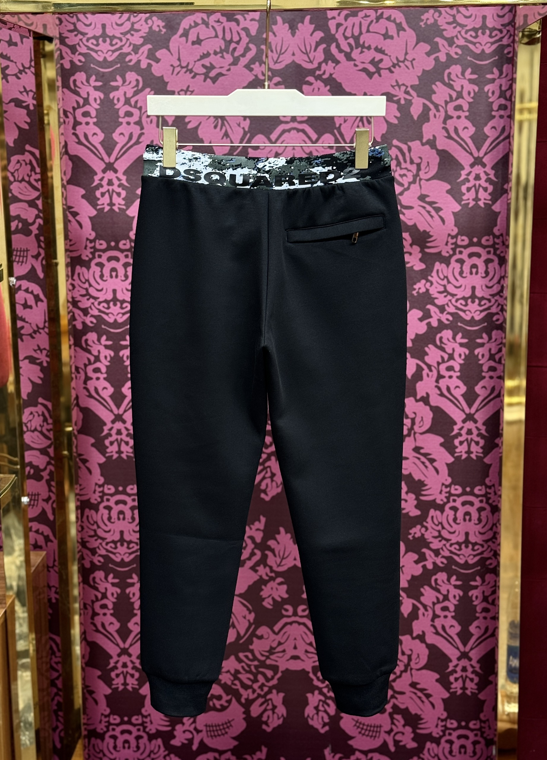 Quần jogger nỉ Dsquared2 DSQ2 Đen họa tiết loang cạp Like Auth CD LK