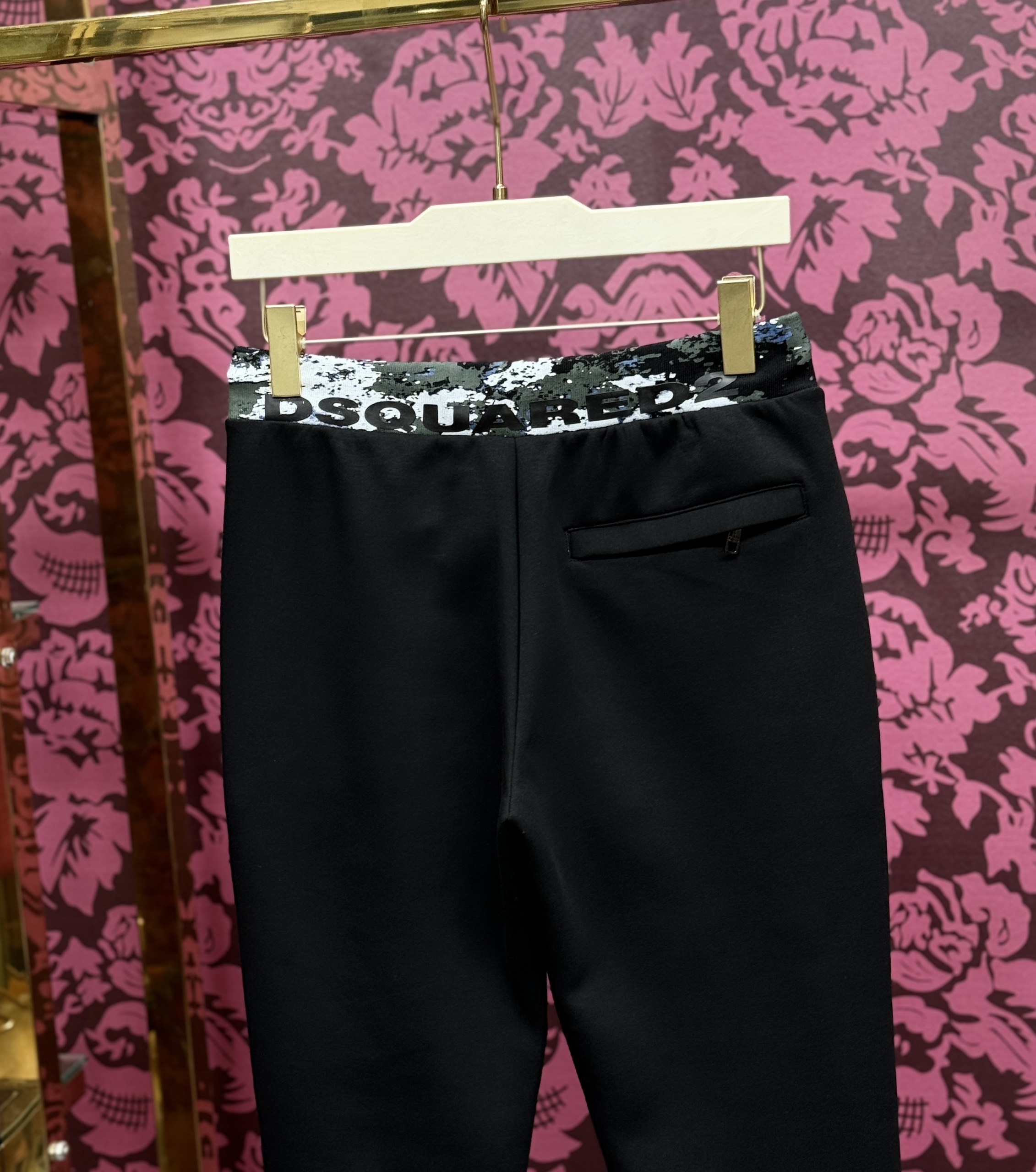 Quần jogger nỉ Dsquared2 DSQ2 Đen họa tiết loang cạp Like Auth CD LK