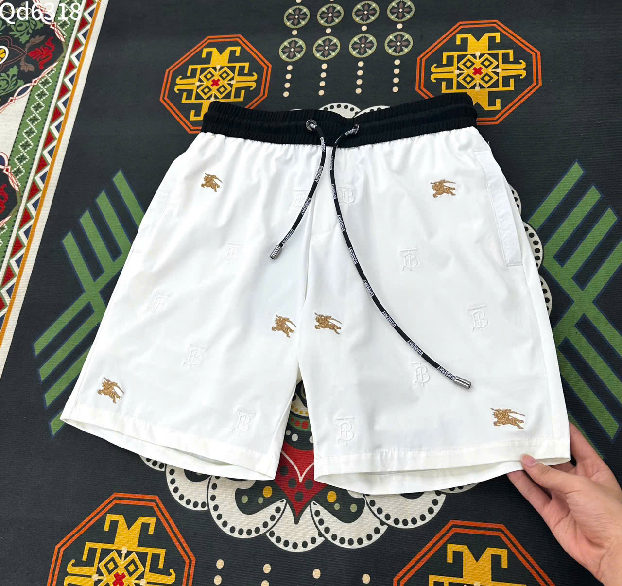 Quần short gió Burberry BBR họa tiết ngựa Vàng thêu Like Auth LK