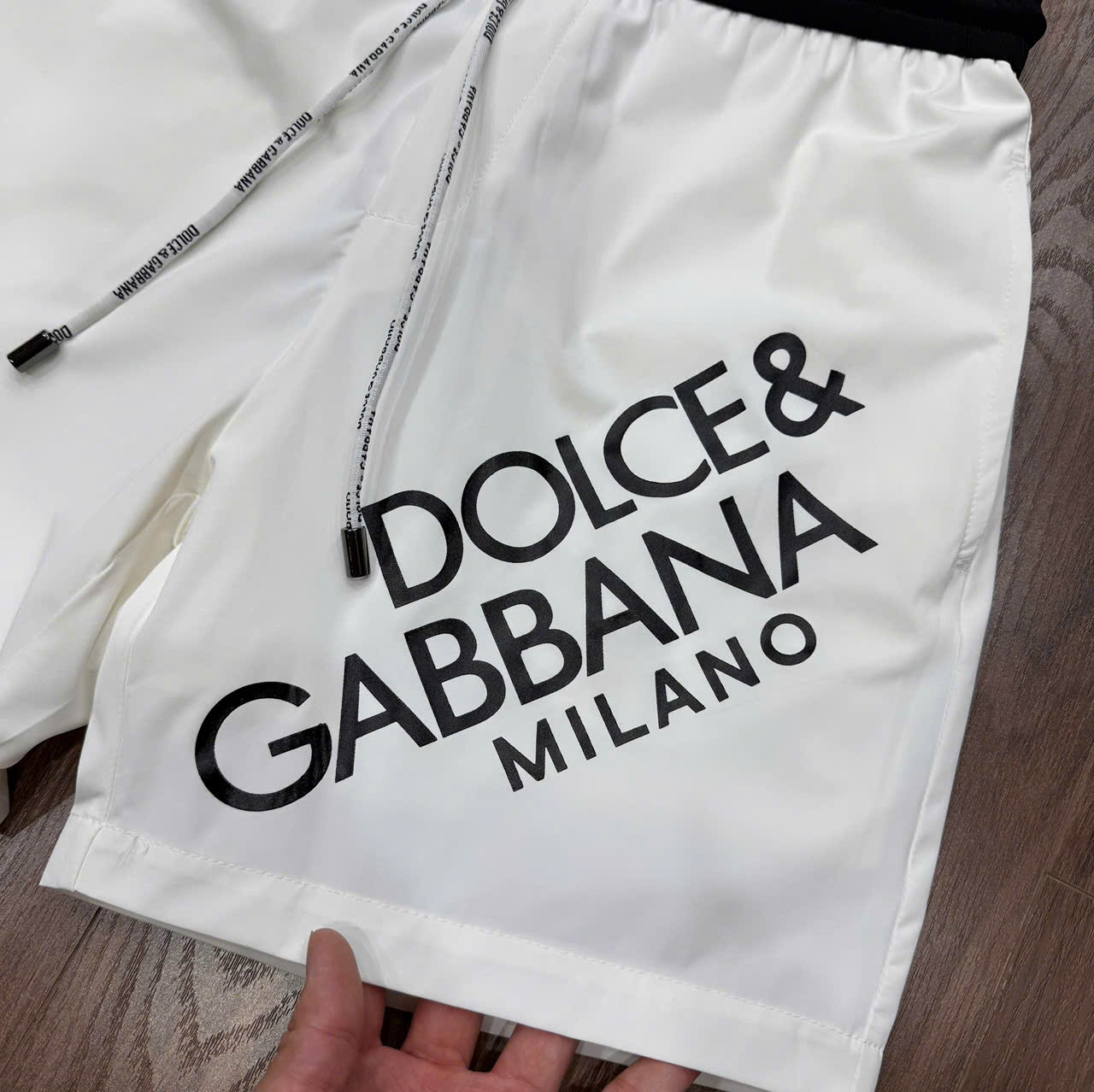 Quần short gió Dolce Gabbana DG logo chữ chéo đùi Like Auth LK