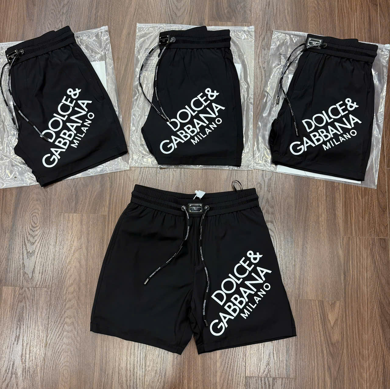 Quần short gió Dolce Gabbana DG logo chữ chéo đùi Like Auth LK