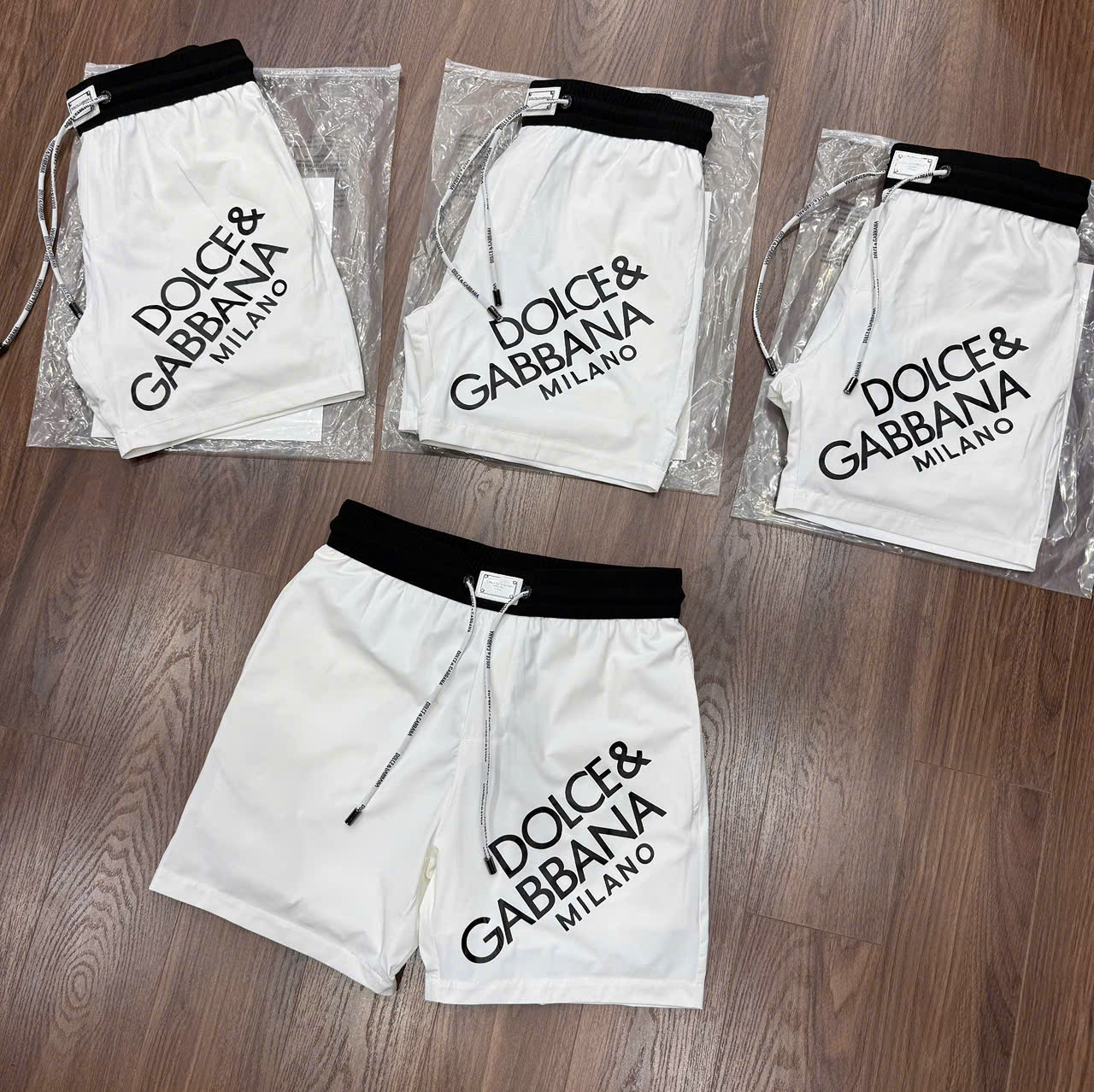 Quần short gió Dolce Gabbana DG logo chữ chéo đùi Like Auth LK