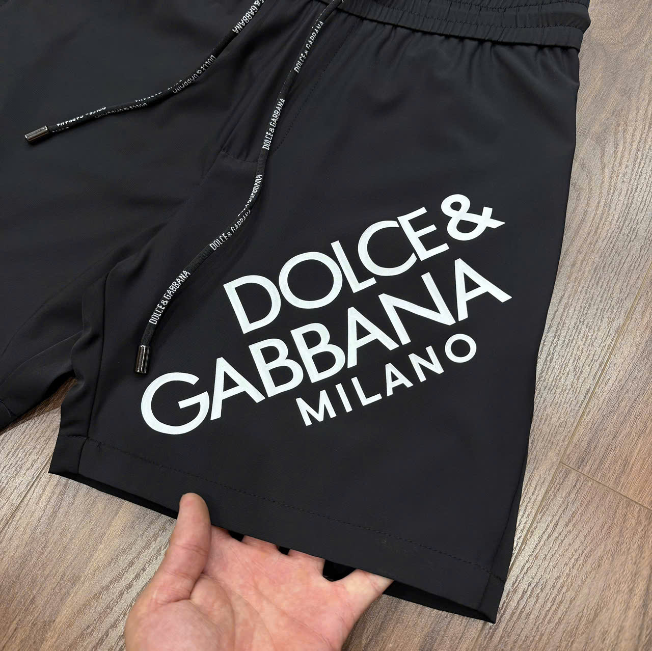 Quần short gió Dolce Gabbana DG logo chữ chéo đùi Like Auth LK