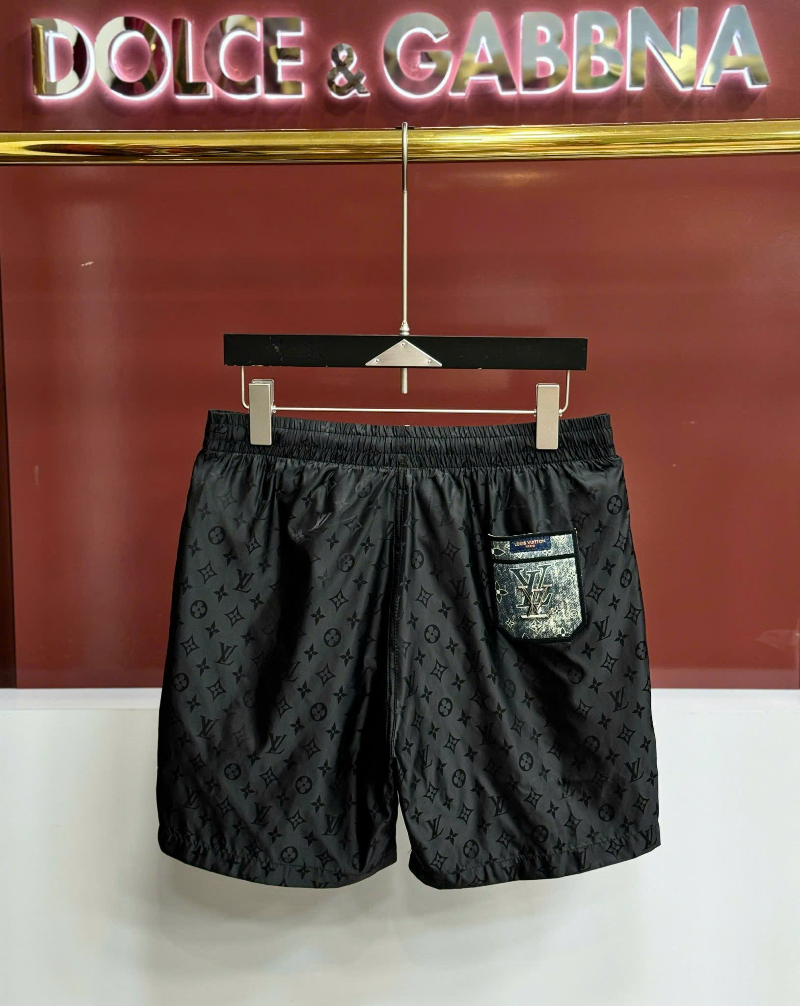 Quần short gió Louis Vuitton LV Đen họa tiết hoa vân logo phối túi jean S-XL CD
