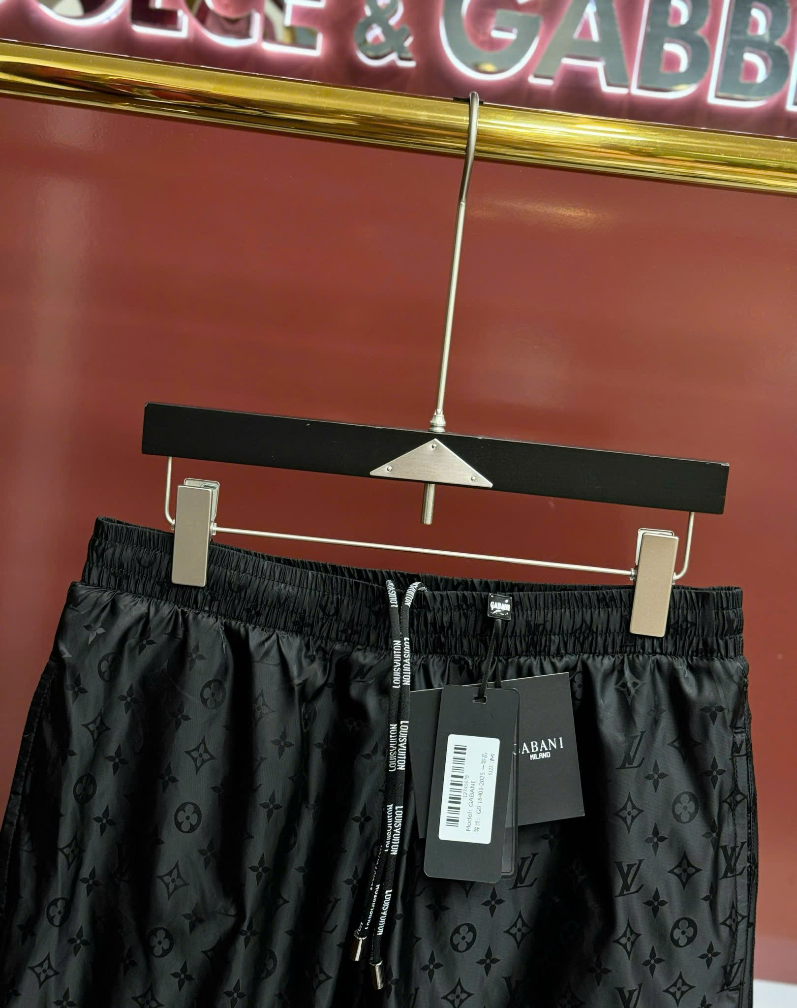 Quần short gió Louis Vuitton LV Đen họa tiết hoa vân logo phối túi jean S-XL CD