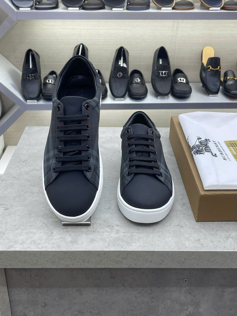 Giày sneaker Burberry BBR Đen kẻ sọc basic Like Auth fullbox MK