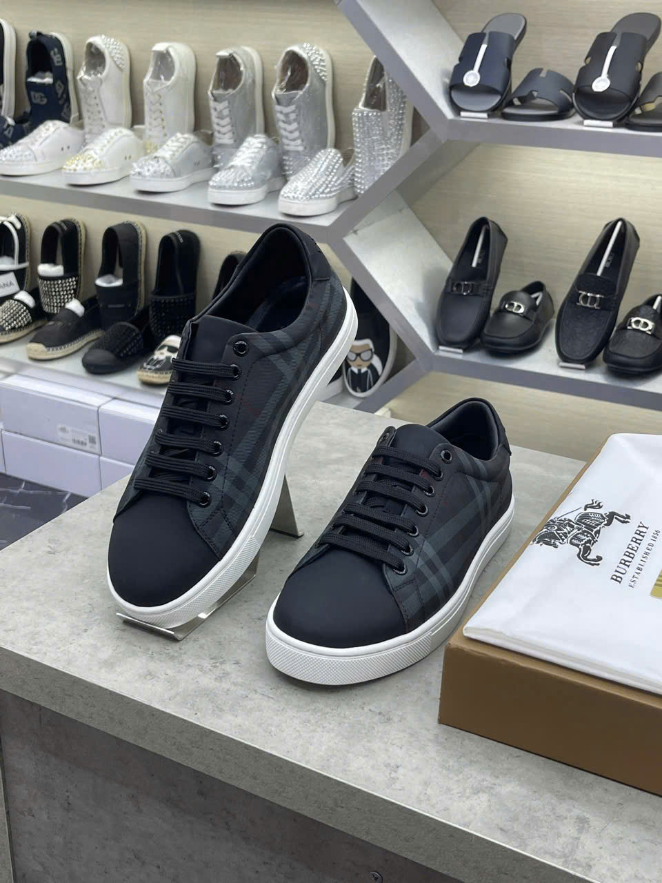 Giày sneaker Burberry BBR Đen kẻ sọc basic Like Auth fullbox MK