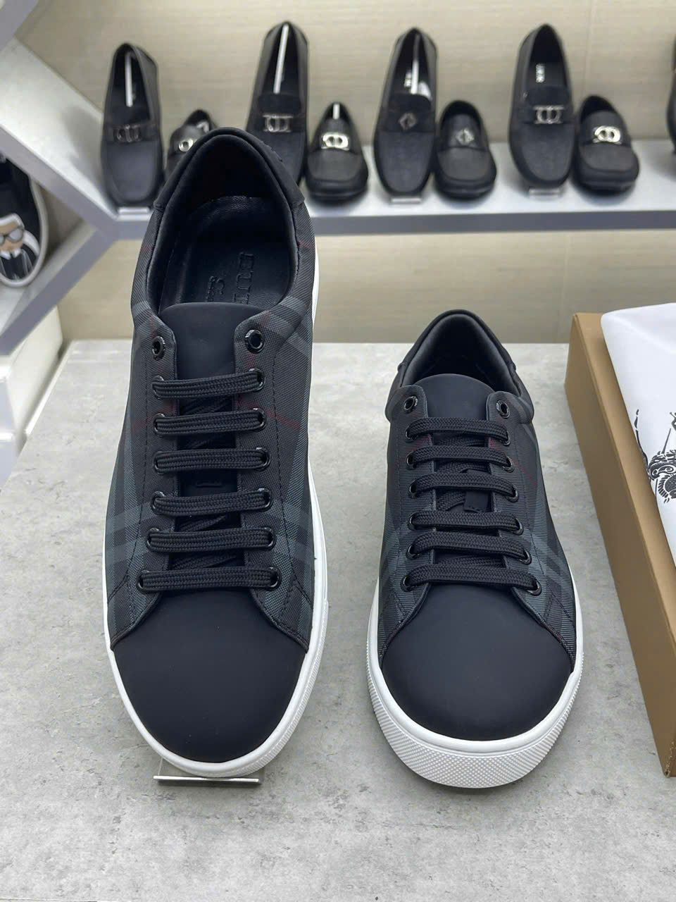 Giày sneaker Burberry BBR Đen kẻ sọc basic Like Auth fullbox MK