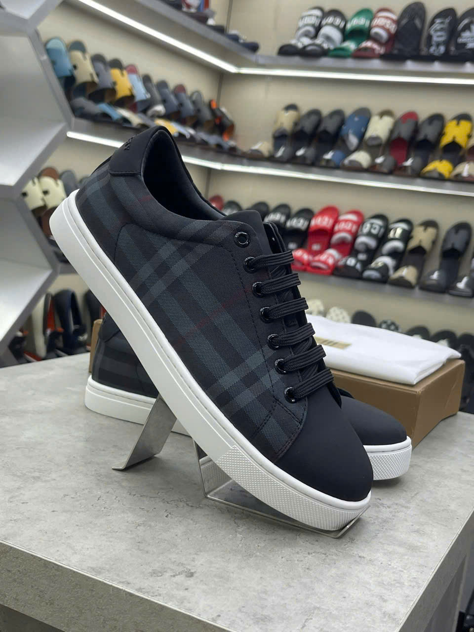 Giày sneaker Burberry BBR Đen kẻ sọc basic Like Auth fullbox MK