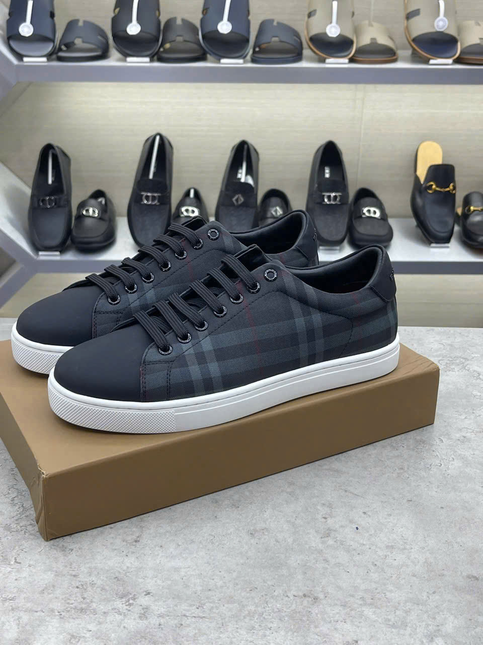Giày sneaker Burberry BBR Đen kẻ sọc basic Like Auth fullbox MK