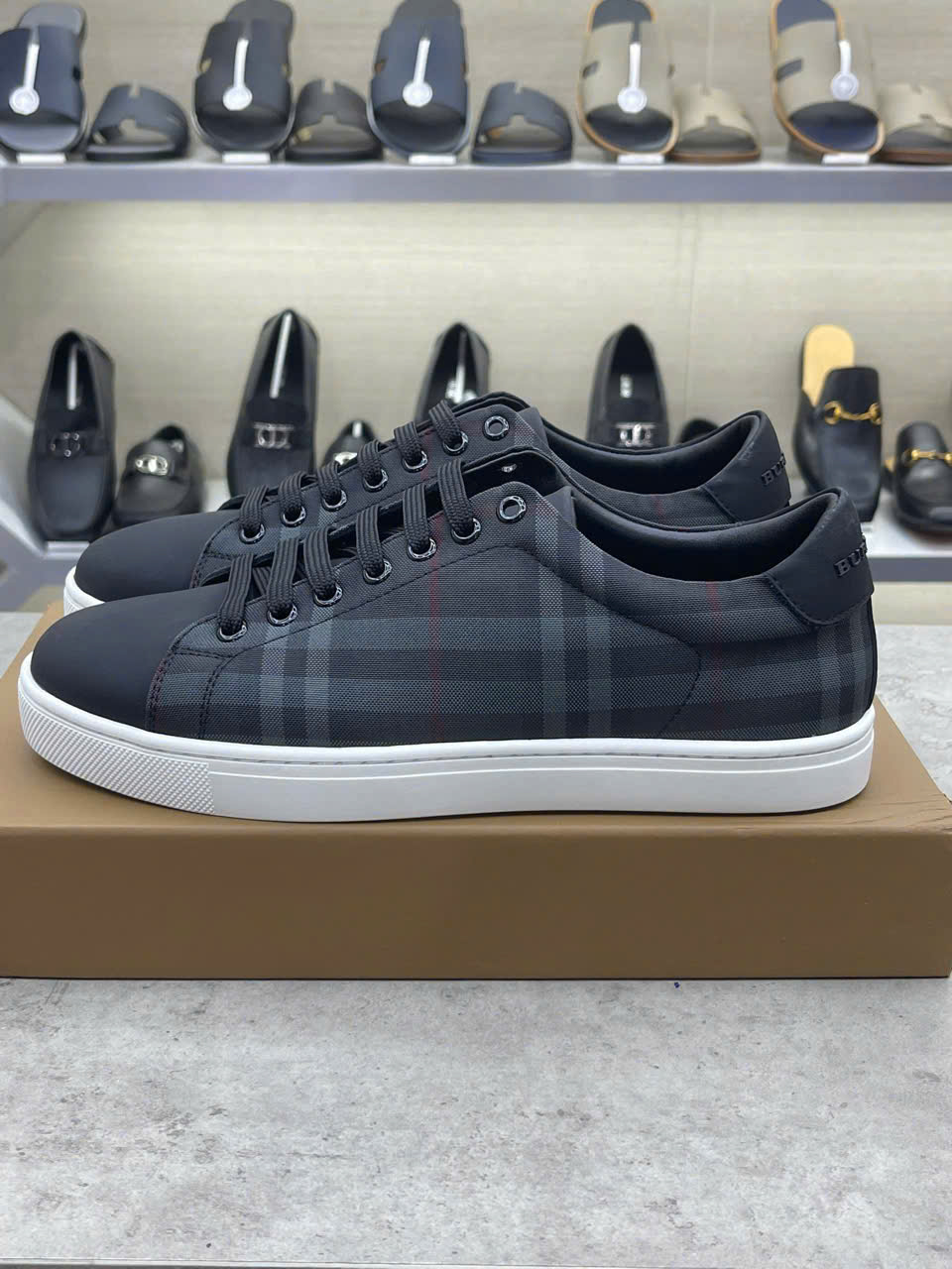 Giày sneaker Burberry BBR Đen kẻ sọc basic Like Auth fullbox MK