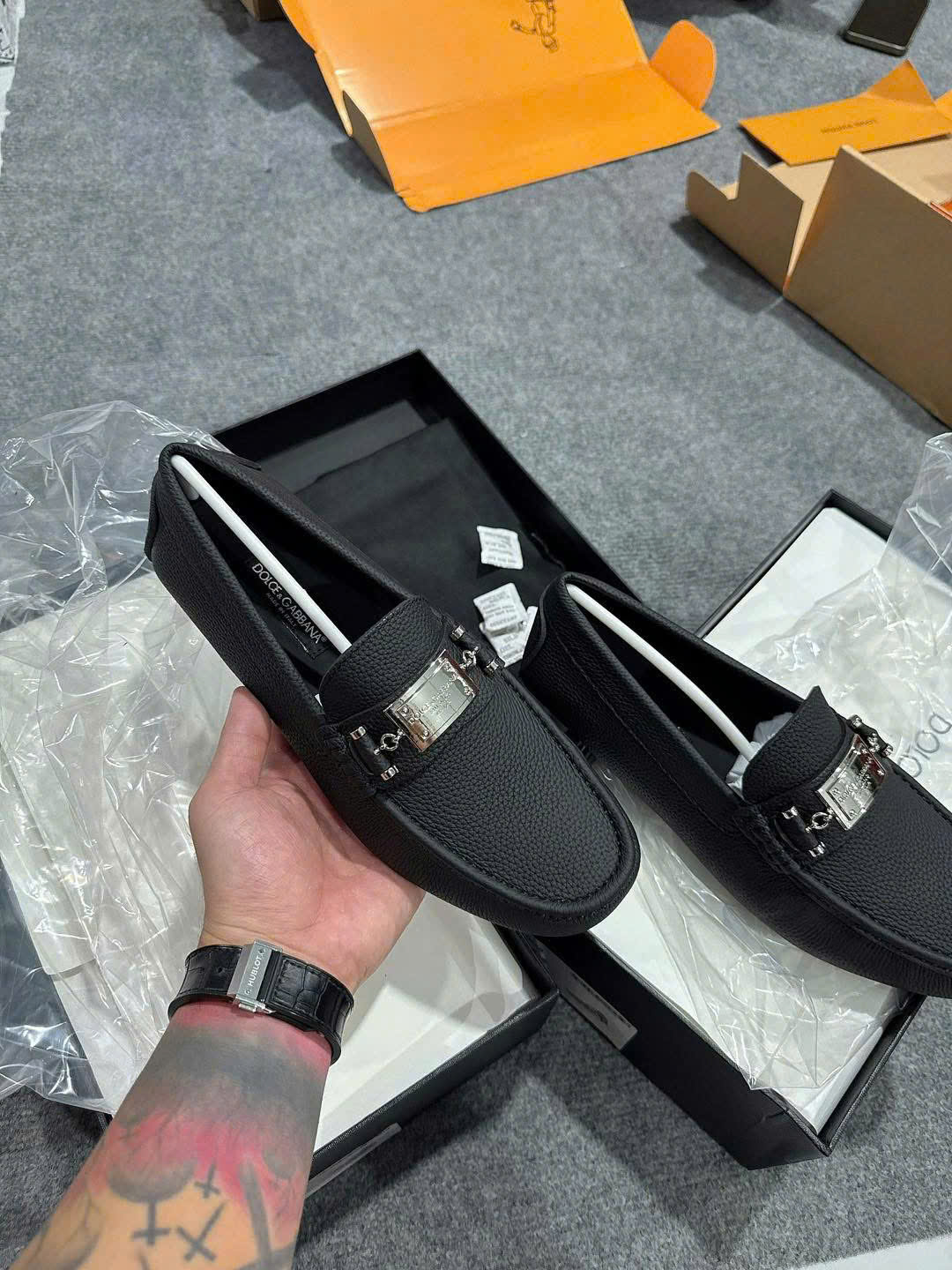 Giày moca Dolce Gabbana DG Đen tag vuông Bạc Like Auth fullbox MK