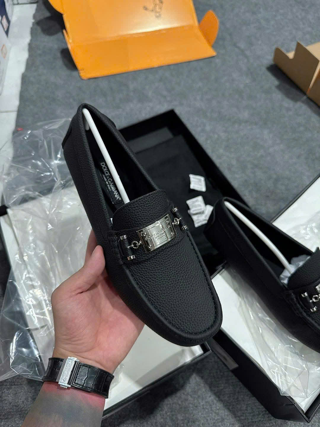 Giày moca Dolce Gabbana DG Đen tag vuông Bạc Like Auth fullbox MK