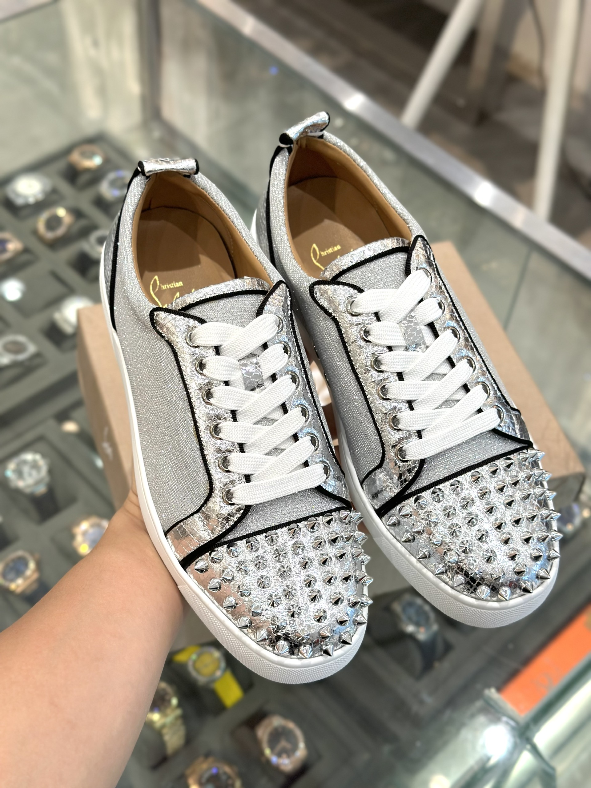 Giày sneaker Louboutin Bạc đính đinh Like Auth fullbox VTN