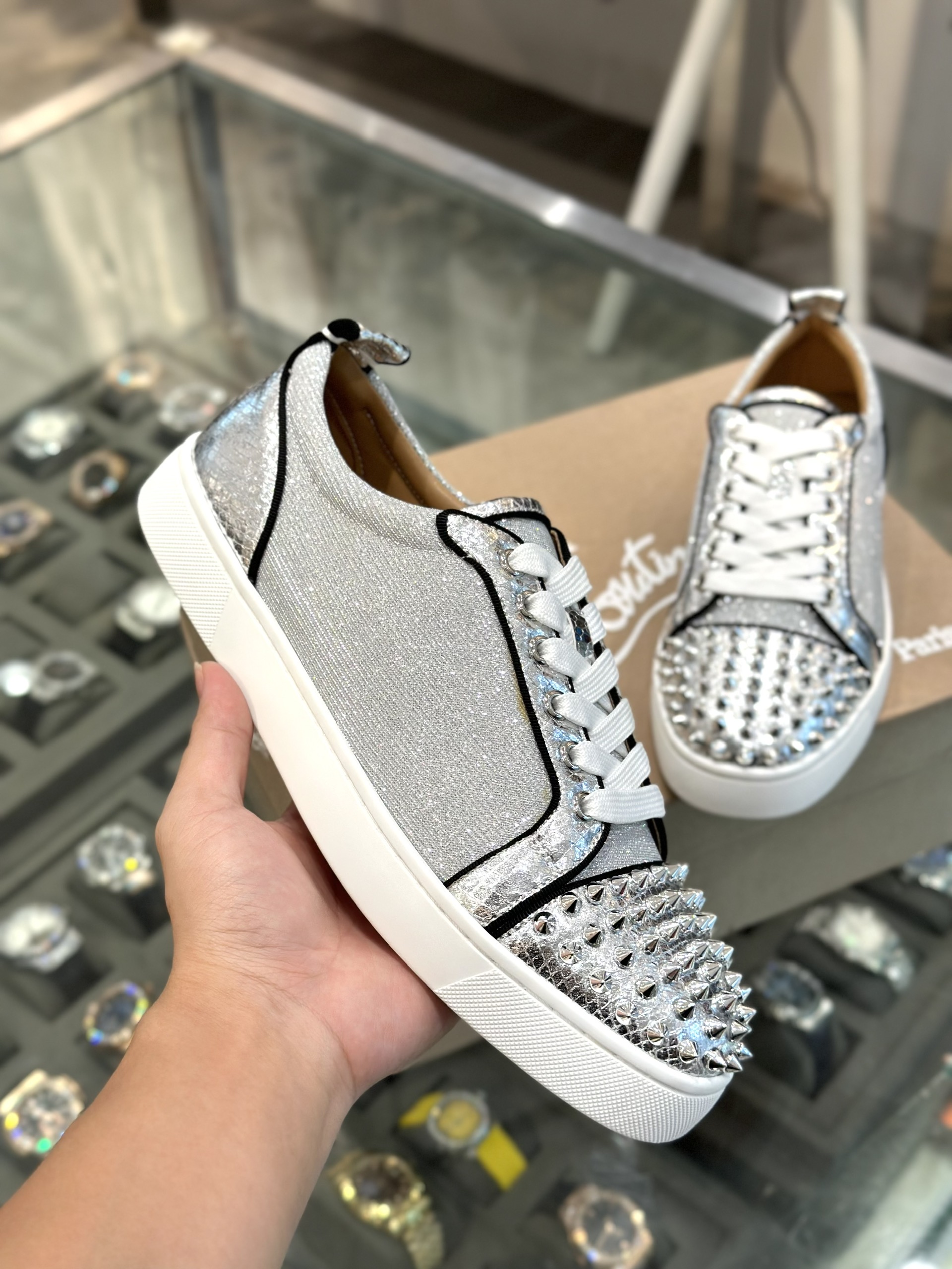 Giày sneaker Louboutin Bạc đính đinh Like Auth fullbox VTN
